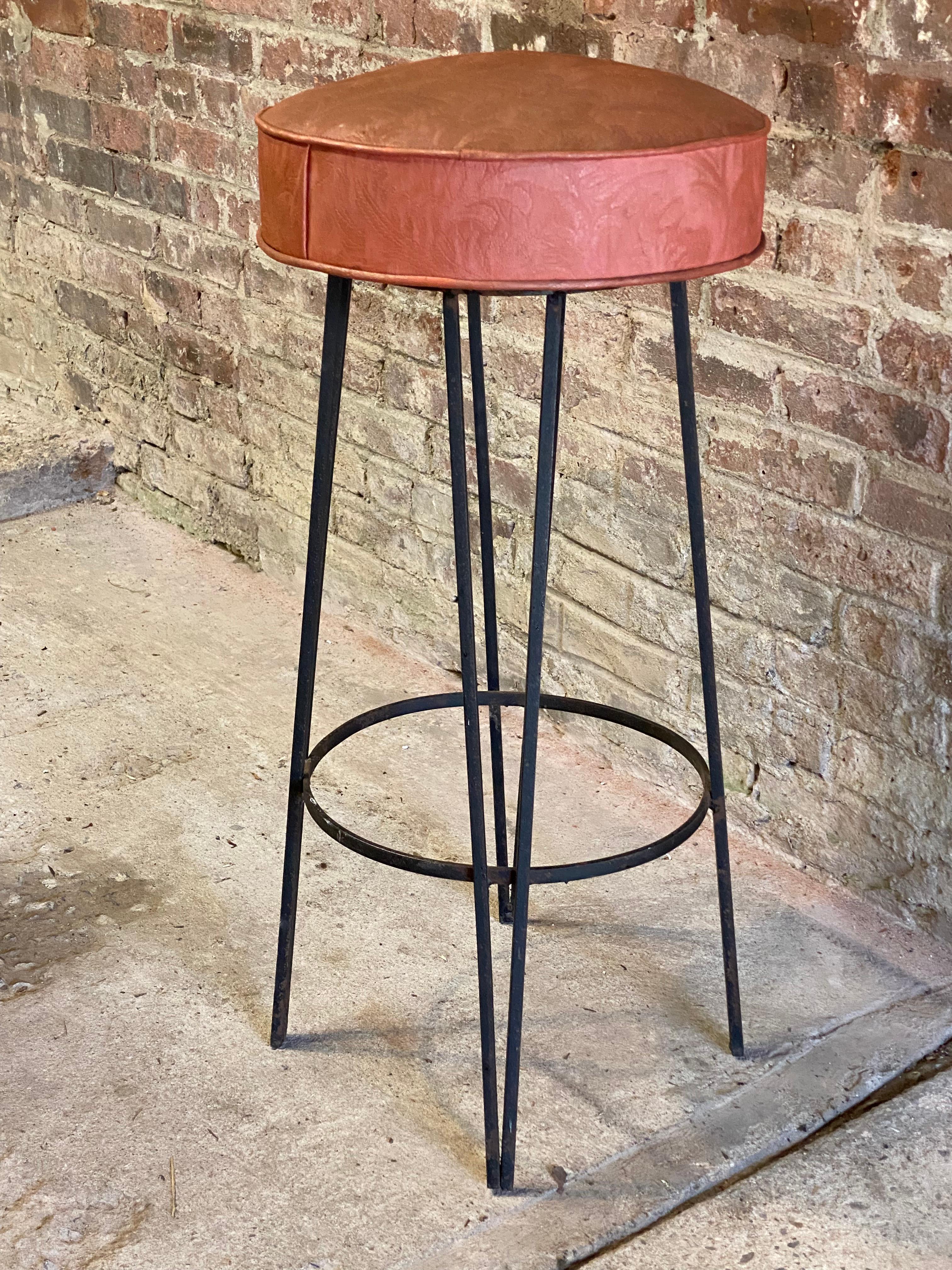 1950s Iron Hairpin Leg Bar Stools In Good Condition For Sale In Garnerville, NY