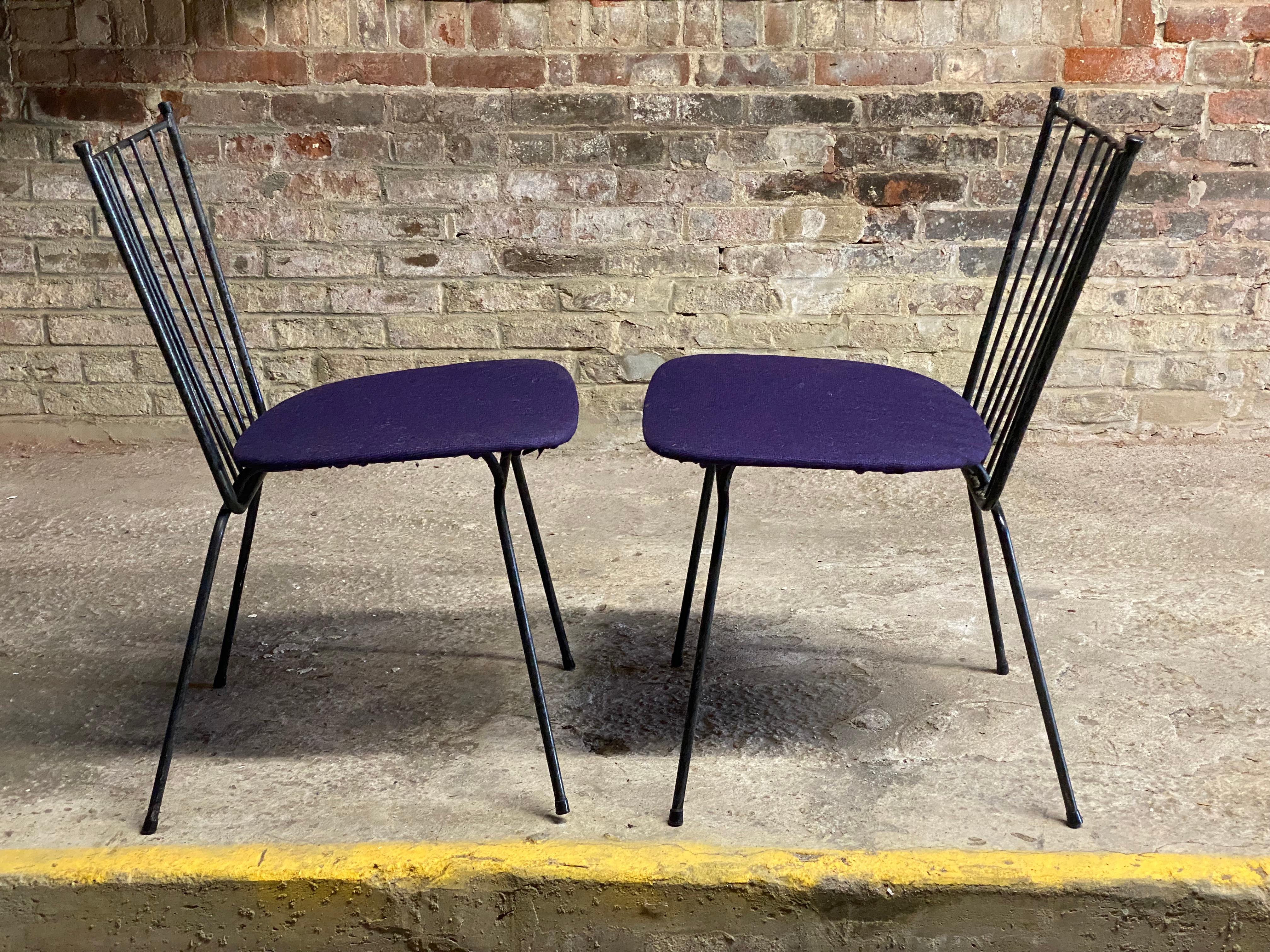 Américain Paire de chaises latérales à dossier en éventail en fer des années 1950 en vente
