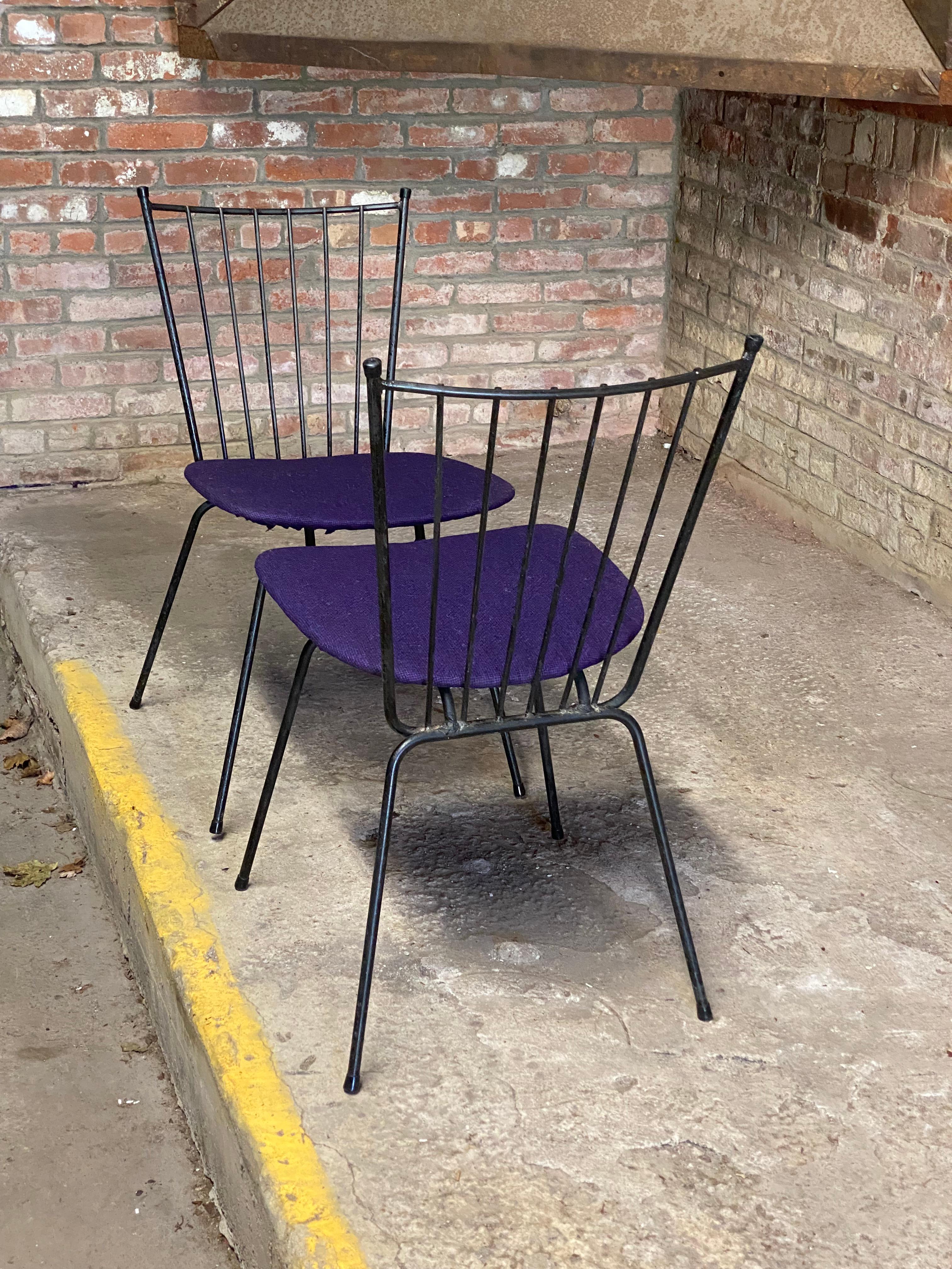 Paire de chaises latérales à dossier en éventail en fer des années 1950 Bon état - En vente à Garnerville, NY
