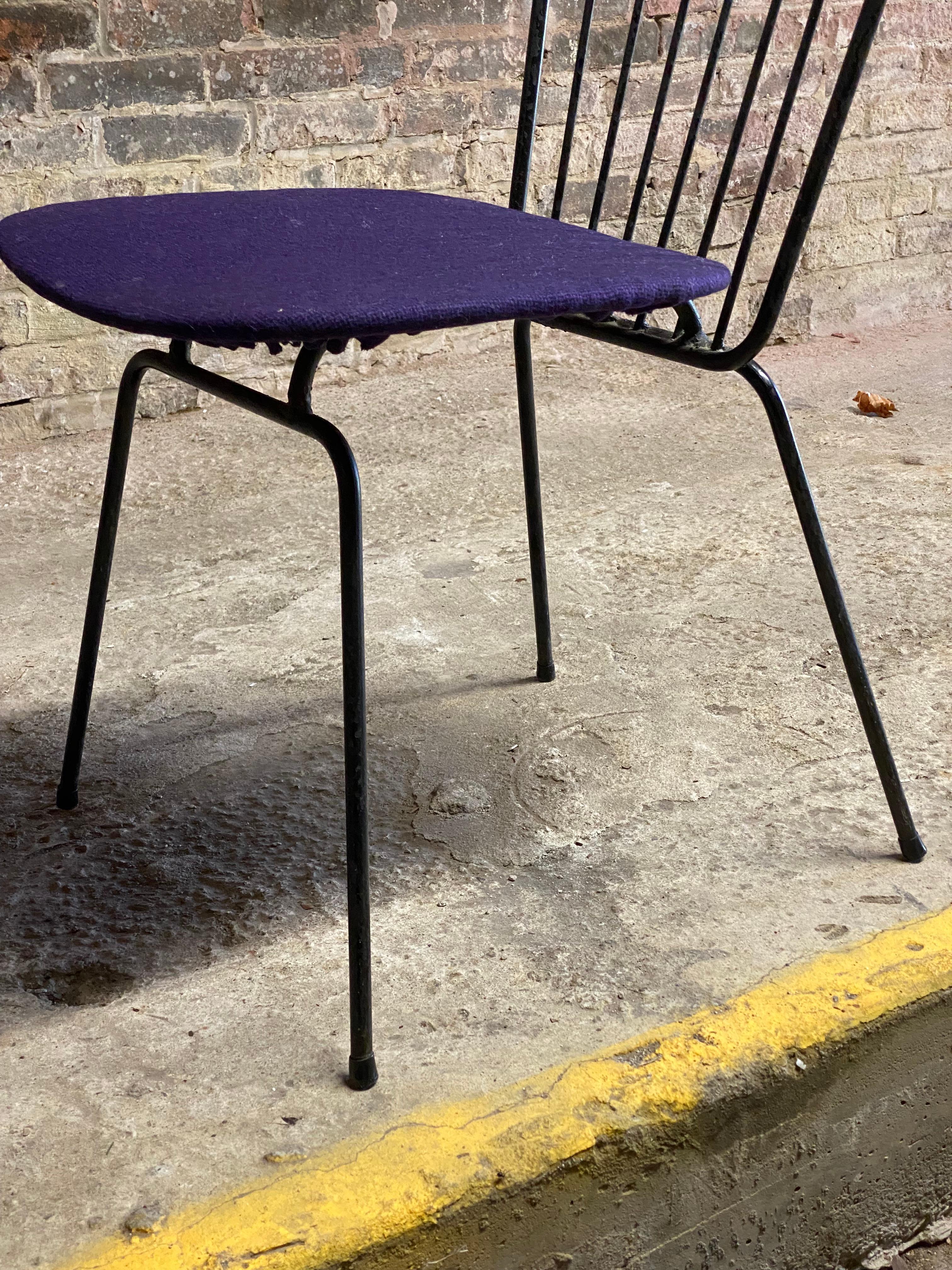Paire de chaises latérales à dossier en éventail en fer des années 1950 en vente 2