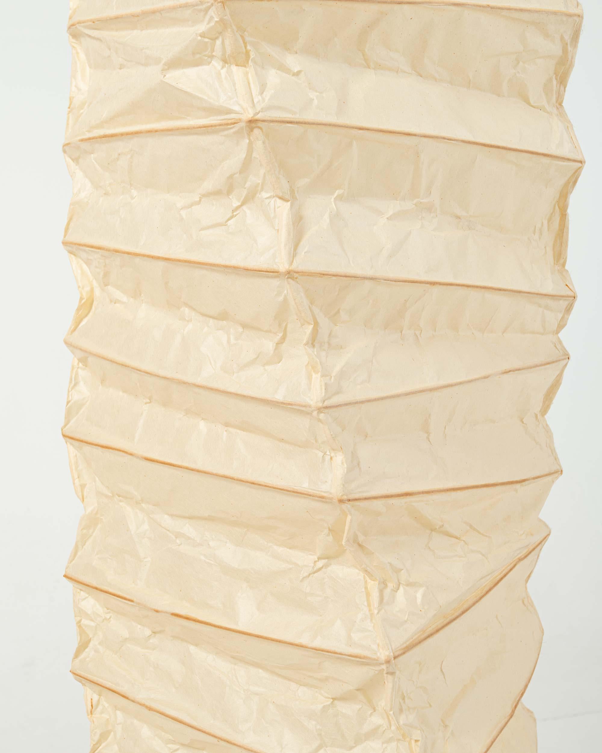 Isamu Noguchi Akari Lichtskulptur 30N-Schirm mit BB3-Sockel, Isamu, neu, auf Lager, 1950er Jahre im Zustand „Hervorragend“ im Angebot in Seattle, WA