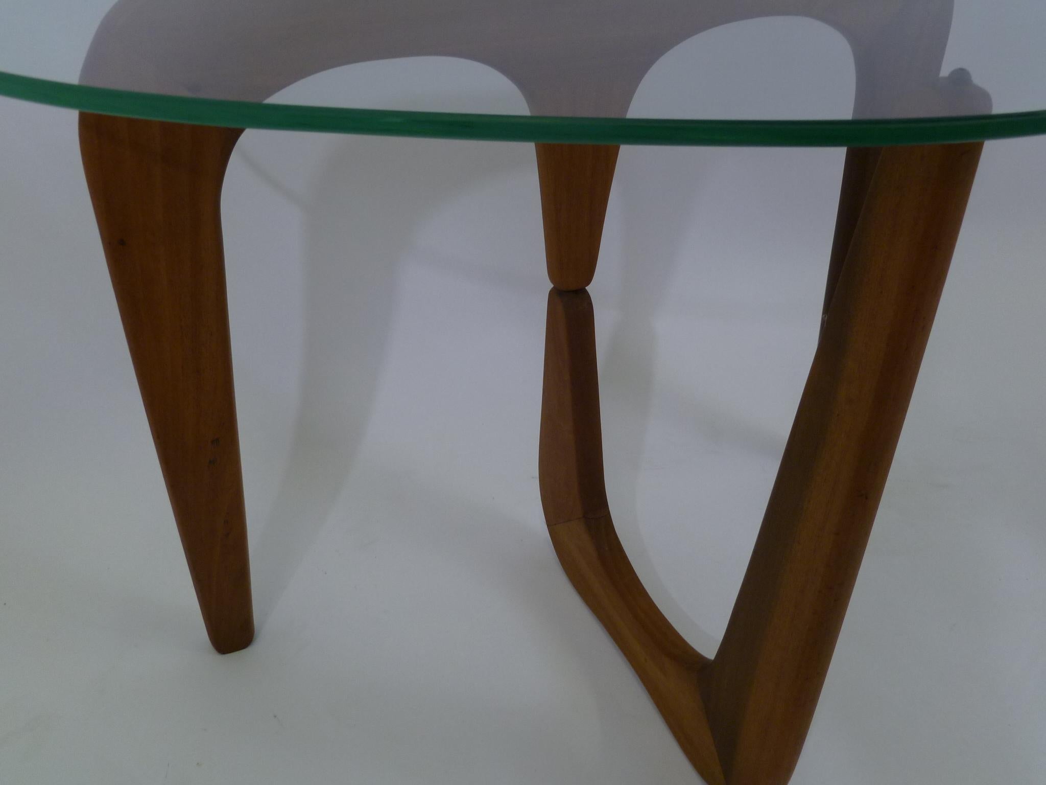 1950s Isamu Noguchi Style Organic Modern Glass Top Side Tables In Good Condition In Miami, FL