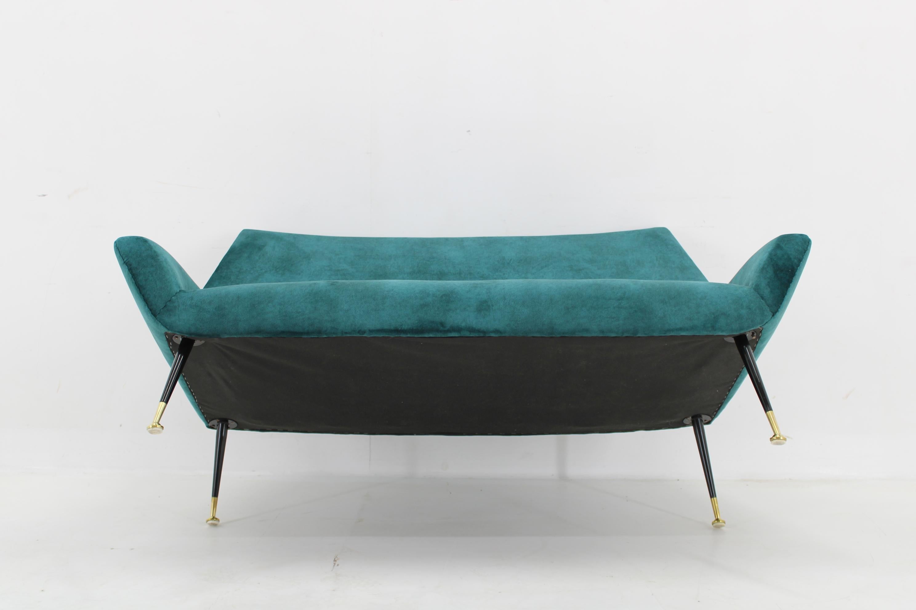 1950er Jahre Italienisches 2-Sitzer-Sofa, restauriert im Angebot 5