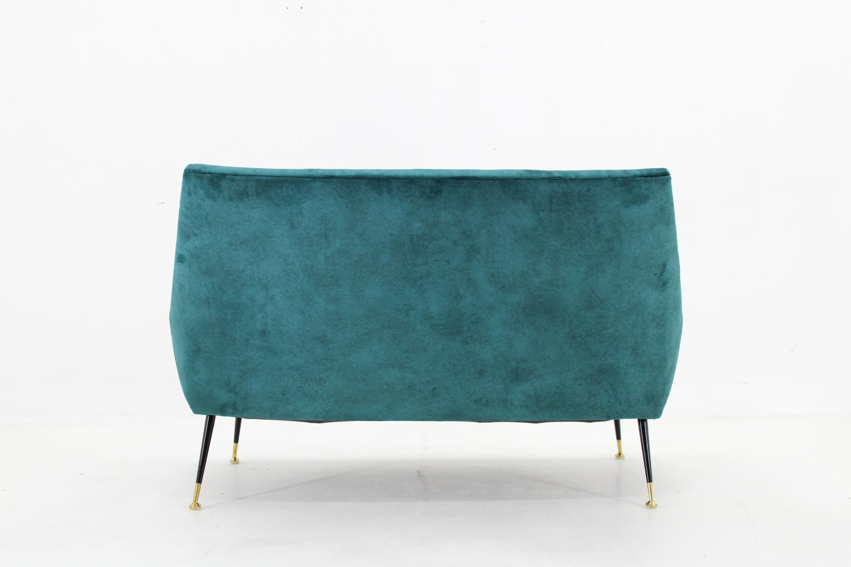 1950er Jahre Italienisches 2-Sitzer-Sofa, restauriert (20. Jahrhundert) im Angebot
