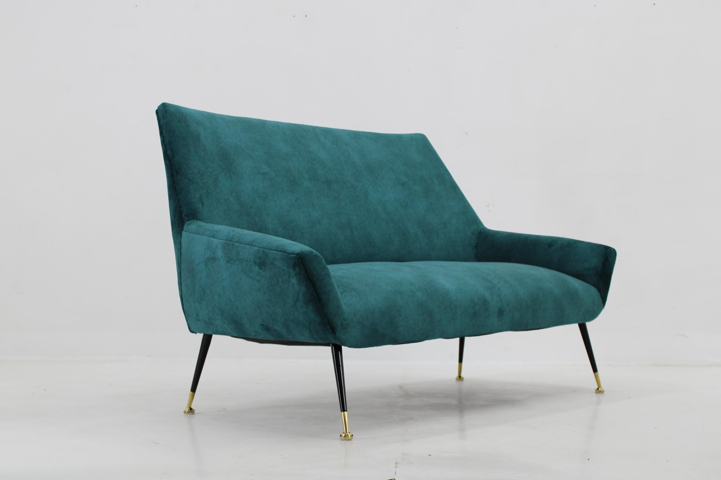 1950er Jahre Italienisches 2-Sitzer-Sofa, restauriert im Angebot 2