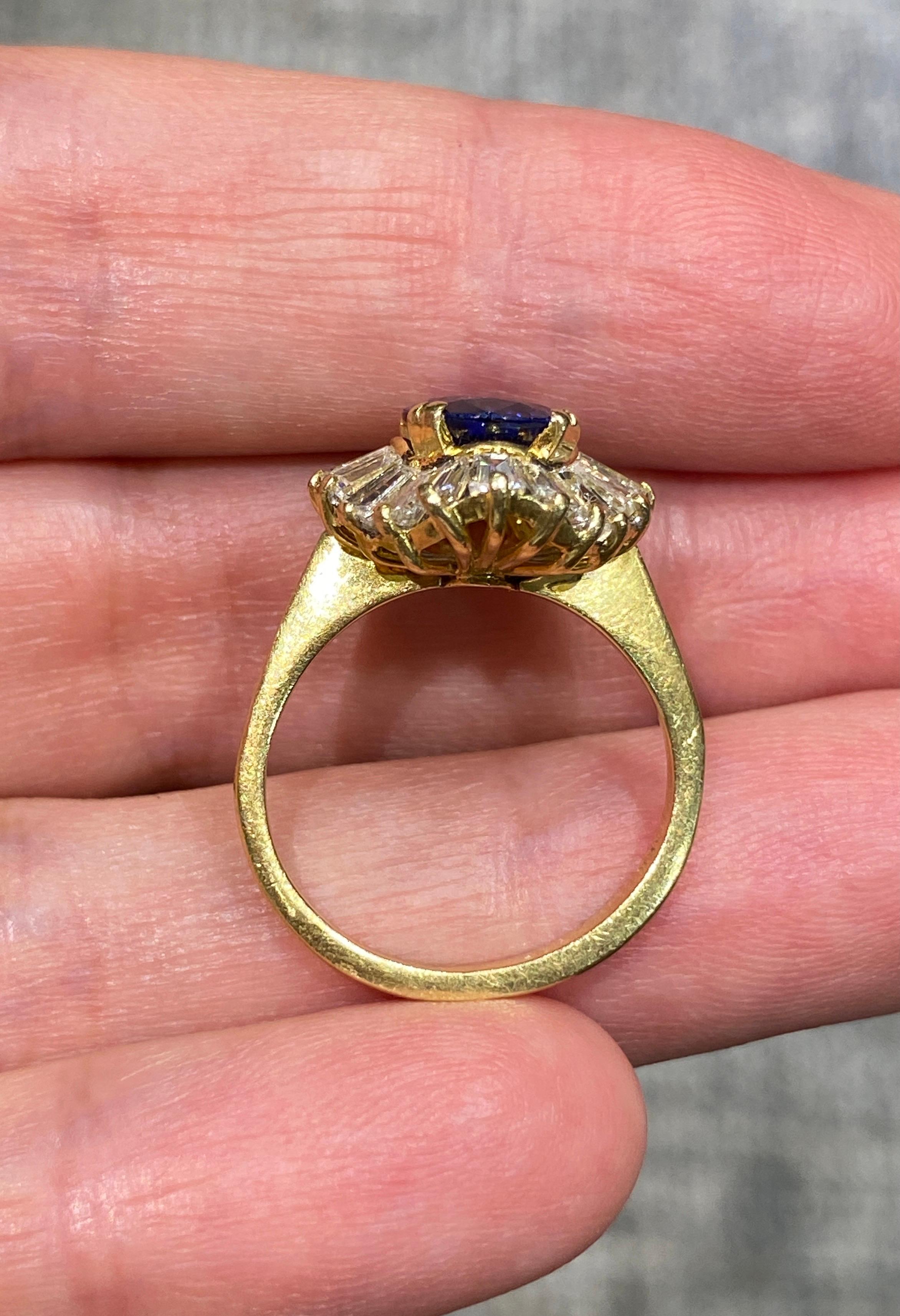 1950s Italian 2.5 carat Ceylon Sapphire and 1.5 c tapered baguette diamond ring In Excellent Condition For Sale In London, GB
