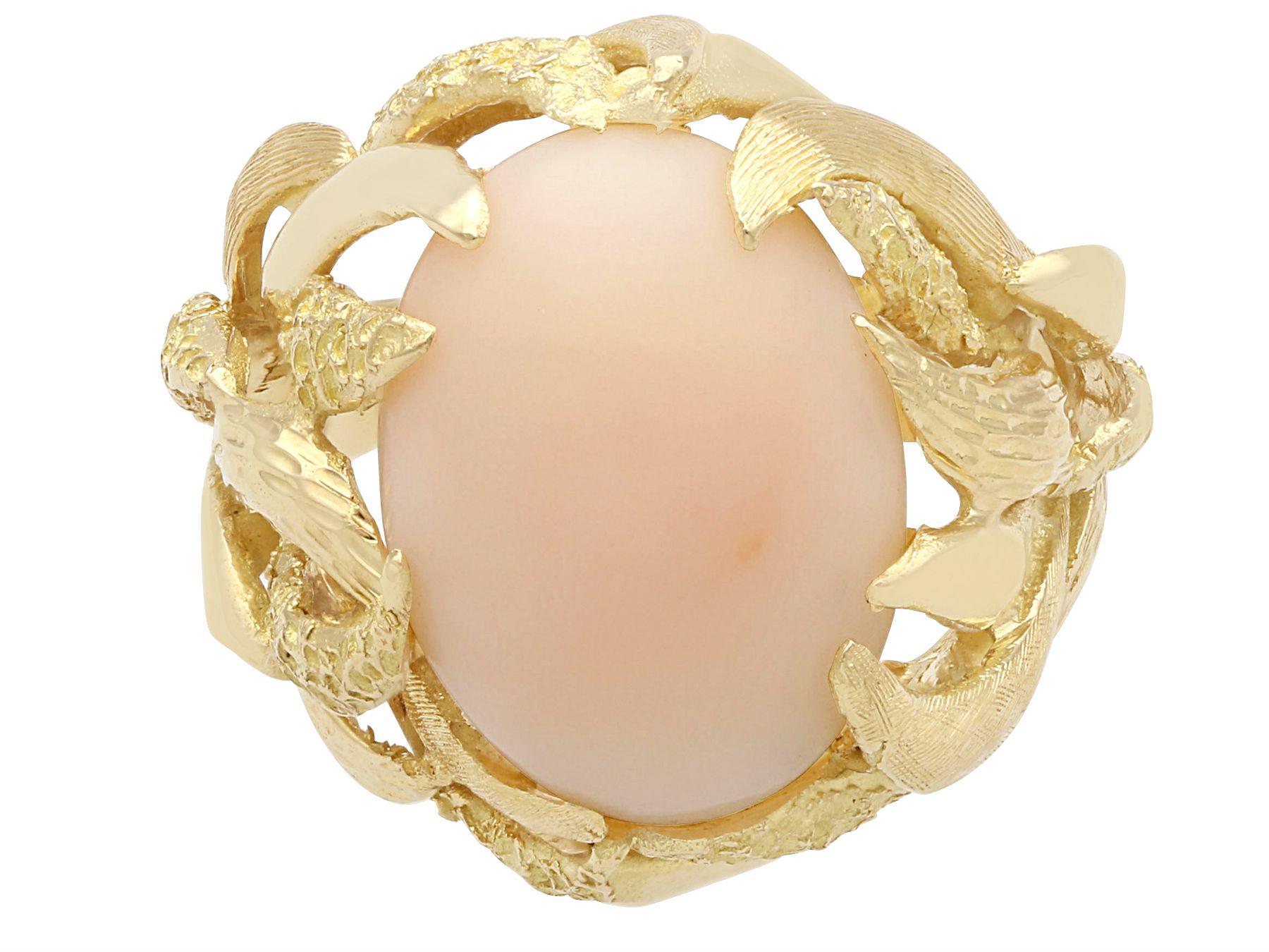 Round Cut 1950s Italian 6.54 Carat Cabochon Cut Coral Yellow Gold Cocktail Ring For Sale