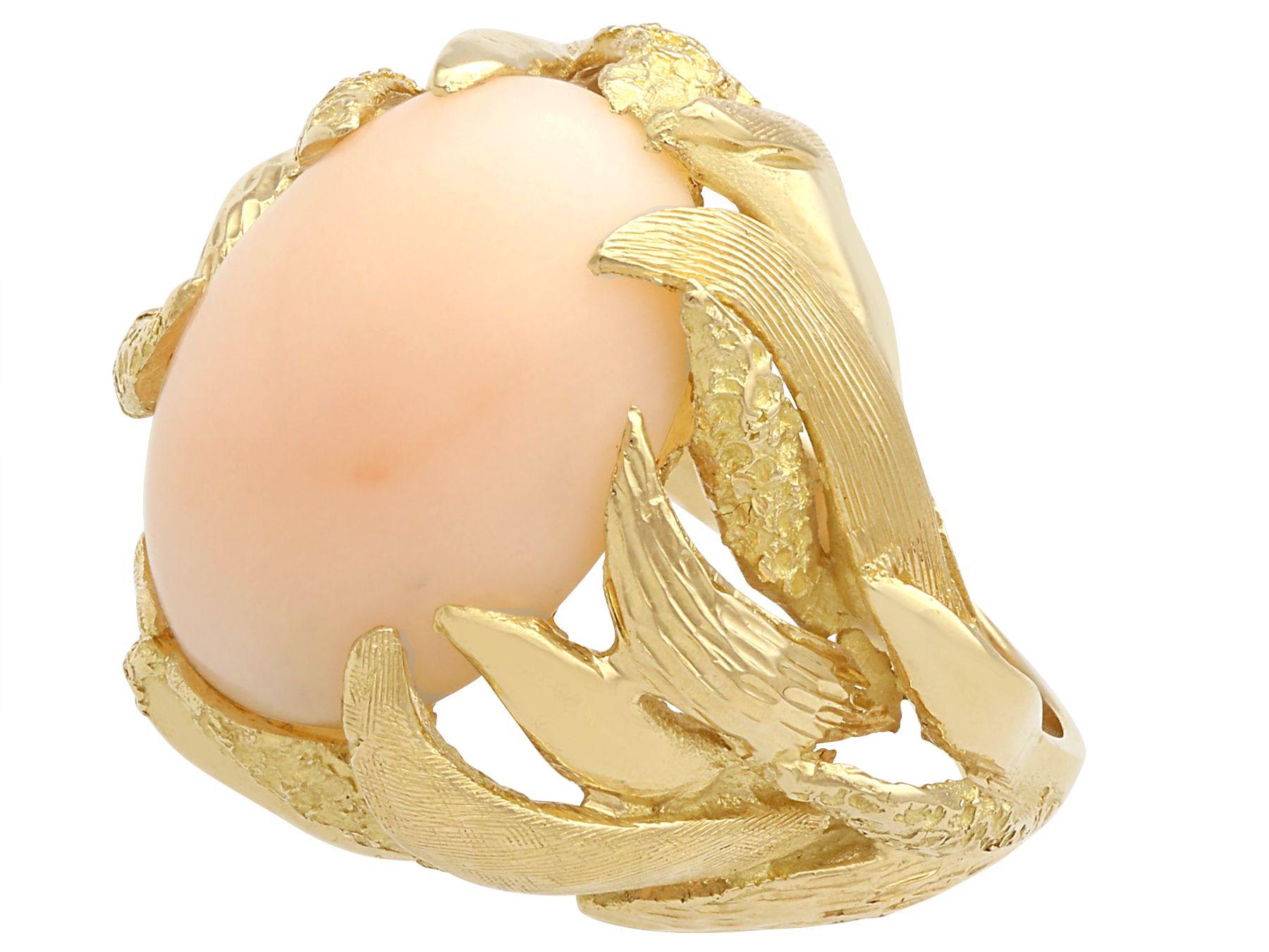 1950s Italian 6.54 Carat Cabochon Cut Coral Yellow Gold Cocktail Ring In Excellent Condition For Sale In Jesmond, Newcastle Upon Tyne