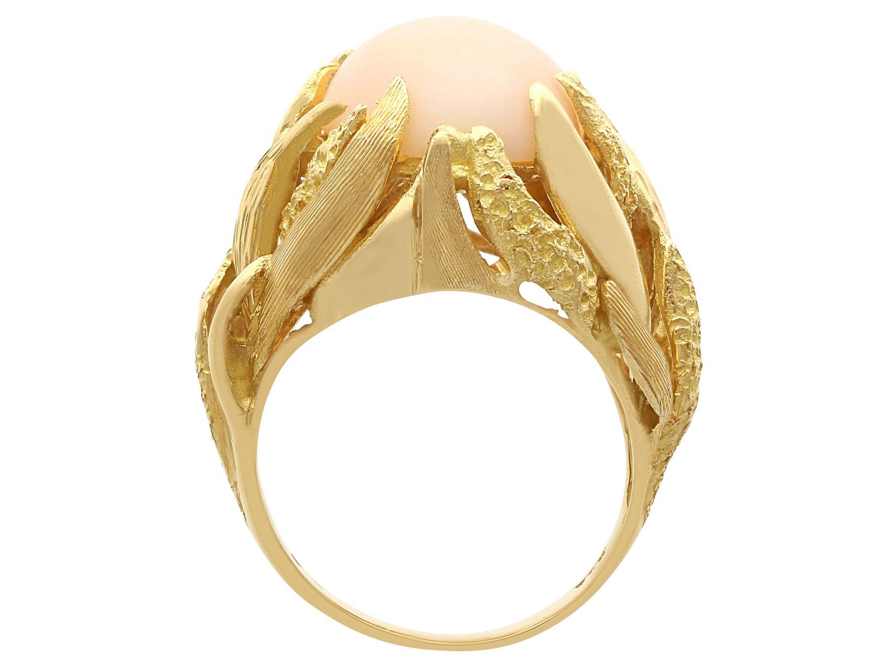 Women's 1950s Italian 6.54 Carat Cabochon Cut Coral Yellow Gold Cocktail Ring For Sale