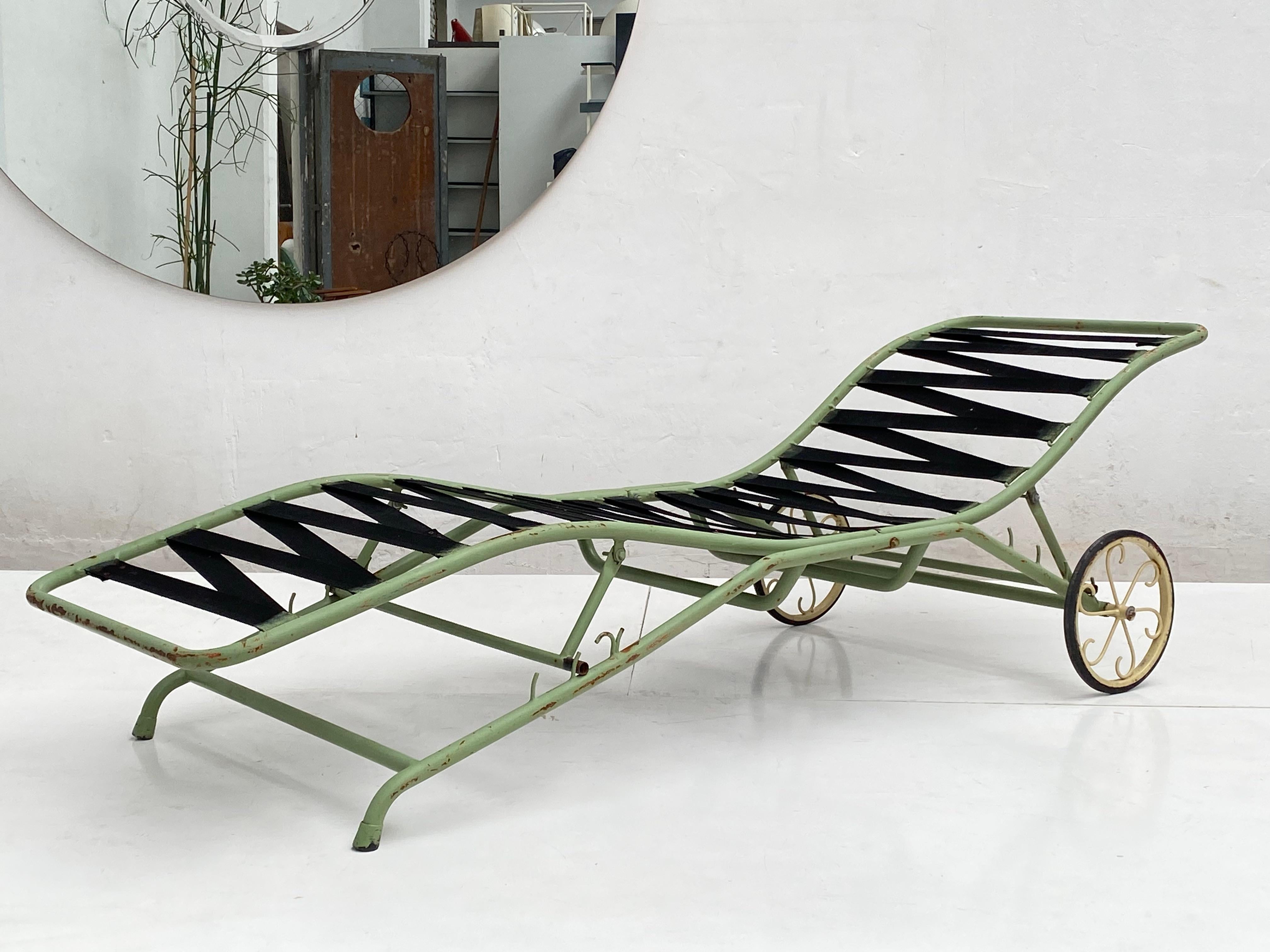 1950's Italian Adjustable Patio and Garden Chaise Longue Original As Found  In Good Condition For Sale In bergen op zoom, NL