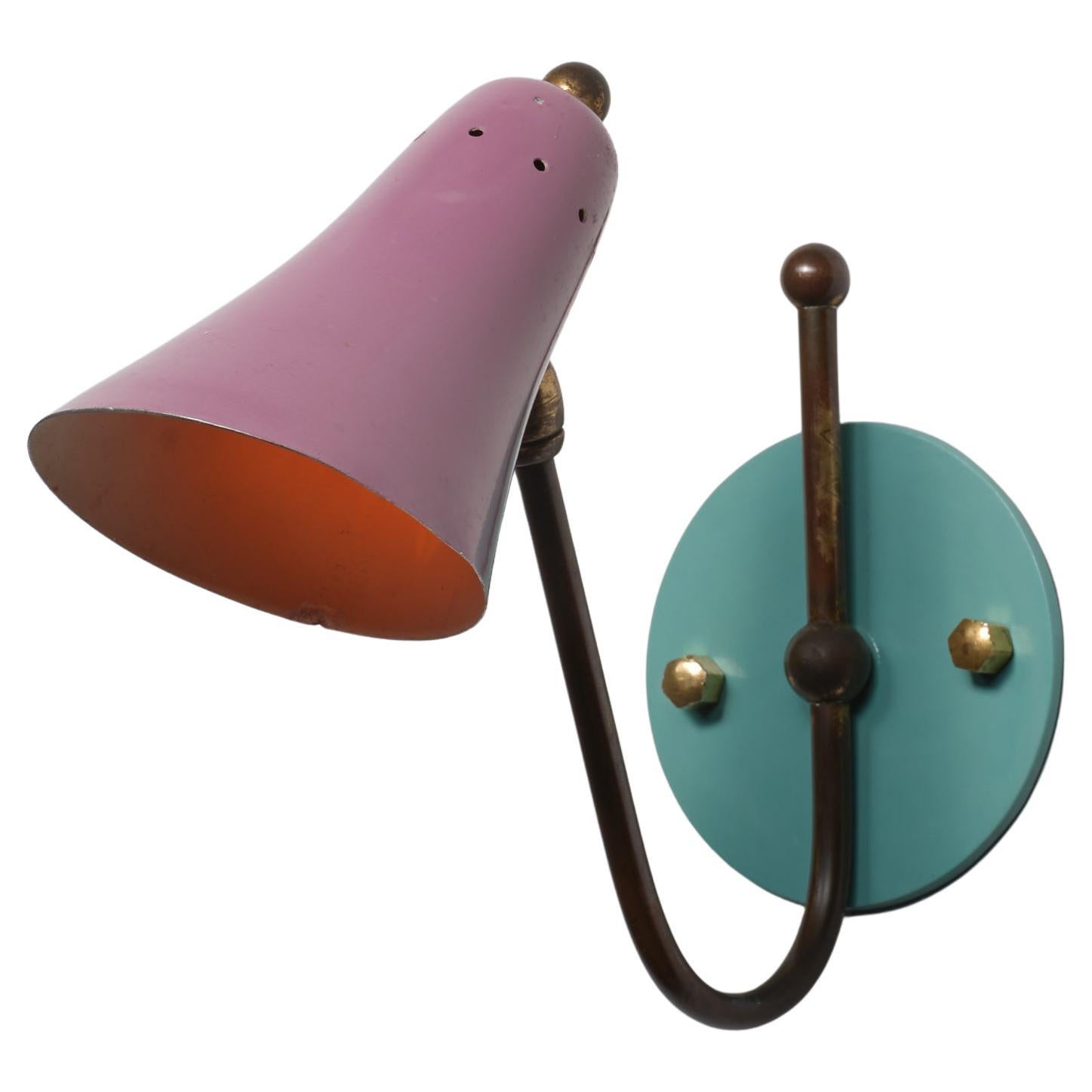 1950s Italian Adjustable Wall Sconce in Enamelled Brass, Soft Mauve and Turquois For Sale