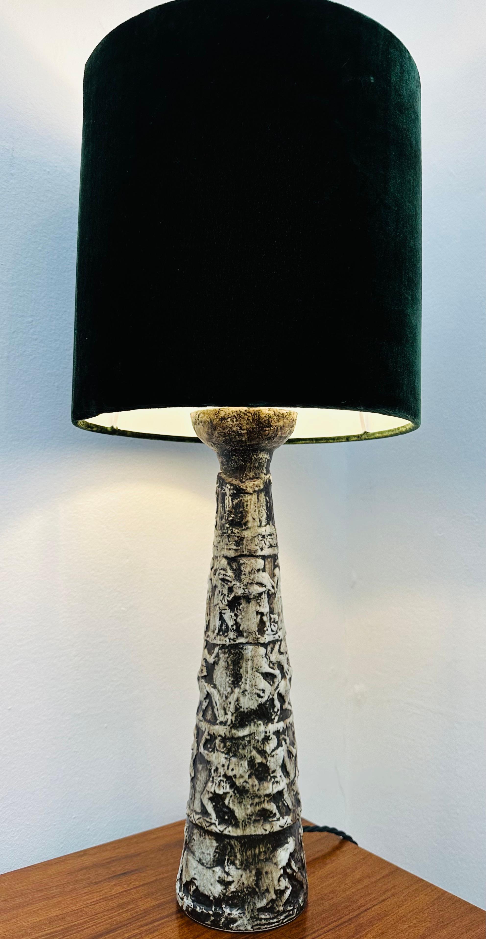 1950s Italian designed by Aldo Londi and manufactured by Bitossi ceramic pottery table lamp base. Following some research I believe it may have originally been a candlestick but converted to a table lamp in the past. The antique brass bulb holder