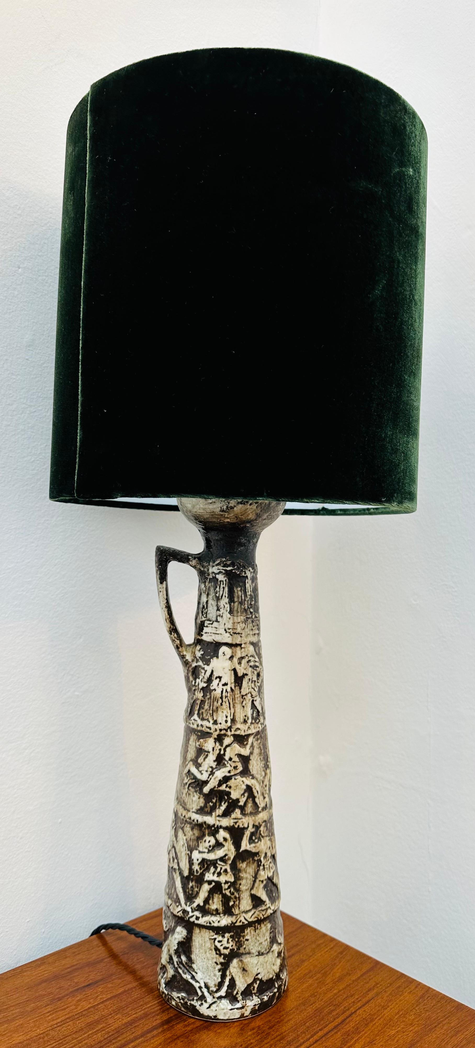 1950s Italian Aldo Londi for Bitossi Ceramic Pottery Medieval Frescos Table Lamp In Good Condition For Sale In London, GB