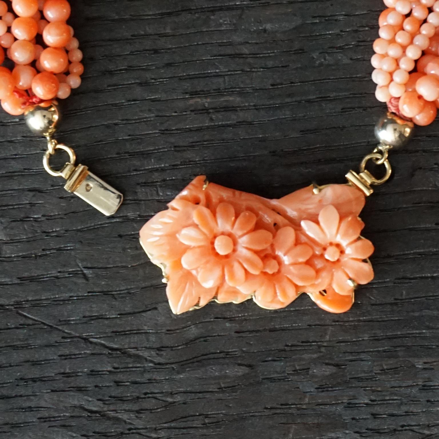 1950s Italian Angel Skin Coral Eight Strand Necklace 18kt Gold hand Carved Lock For Sale 1