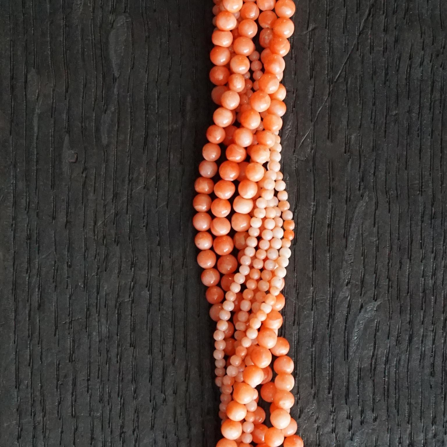 1950s Italian Angel Skin Coral Eight Strand Necklace 18kt Gold hand Carved Lock For Sale 4