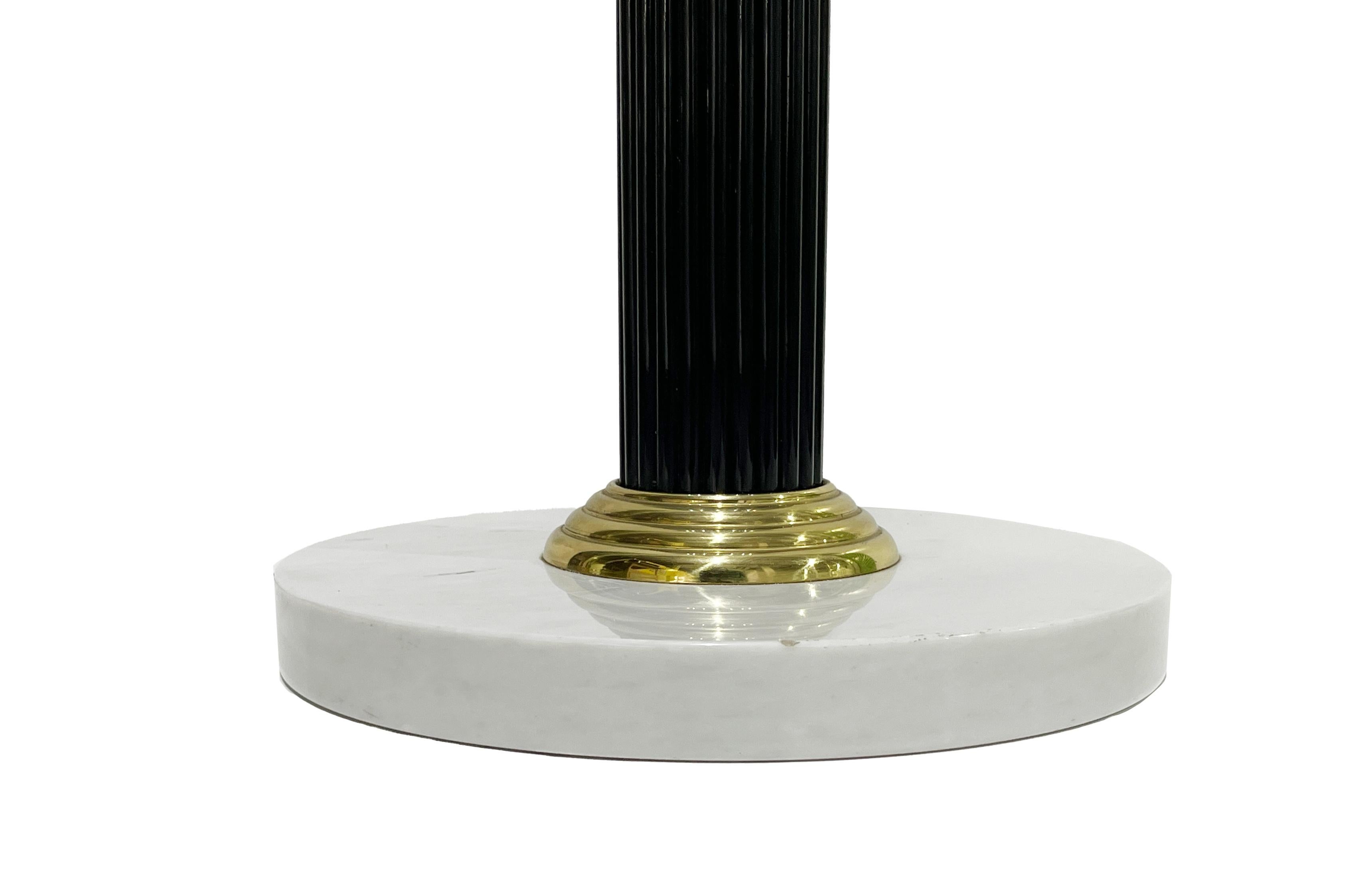 1950s Italian Art Deco Design White Murano Glass Black Lacquered Wood Floor Lamp In Good Condition For Sale In New York, NY
