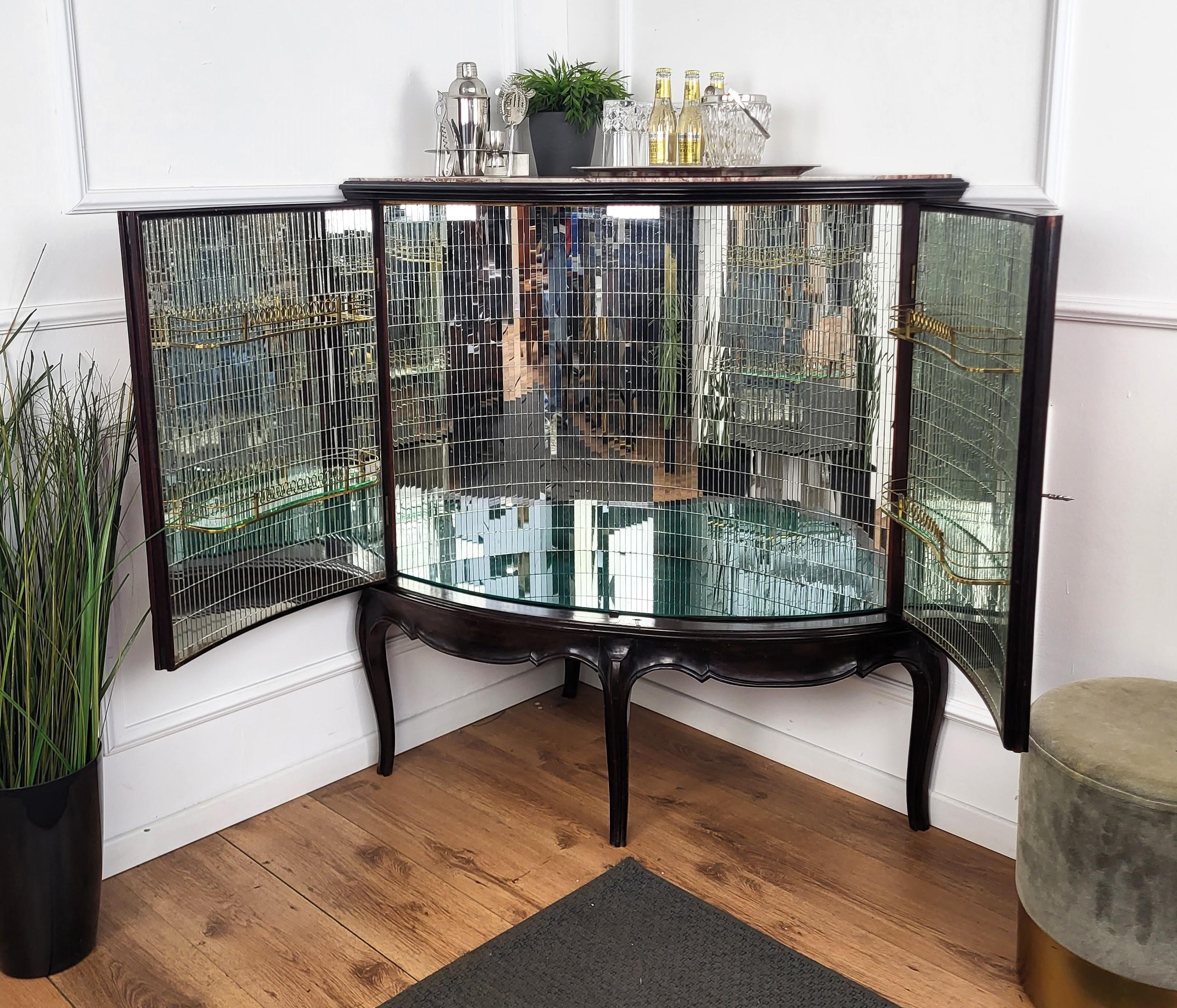 Mid-Century Modern 1950s Italian Art Deco Italian Walnut Mirror Mosaic Marble Bar Corner Cabinet en vente