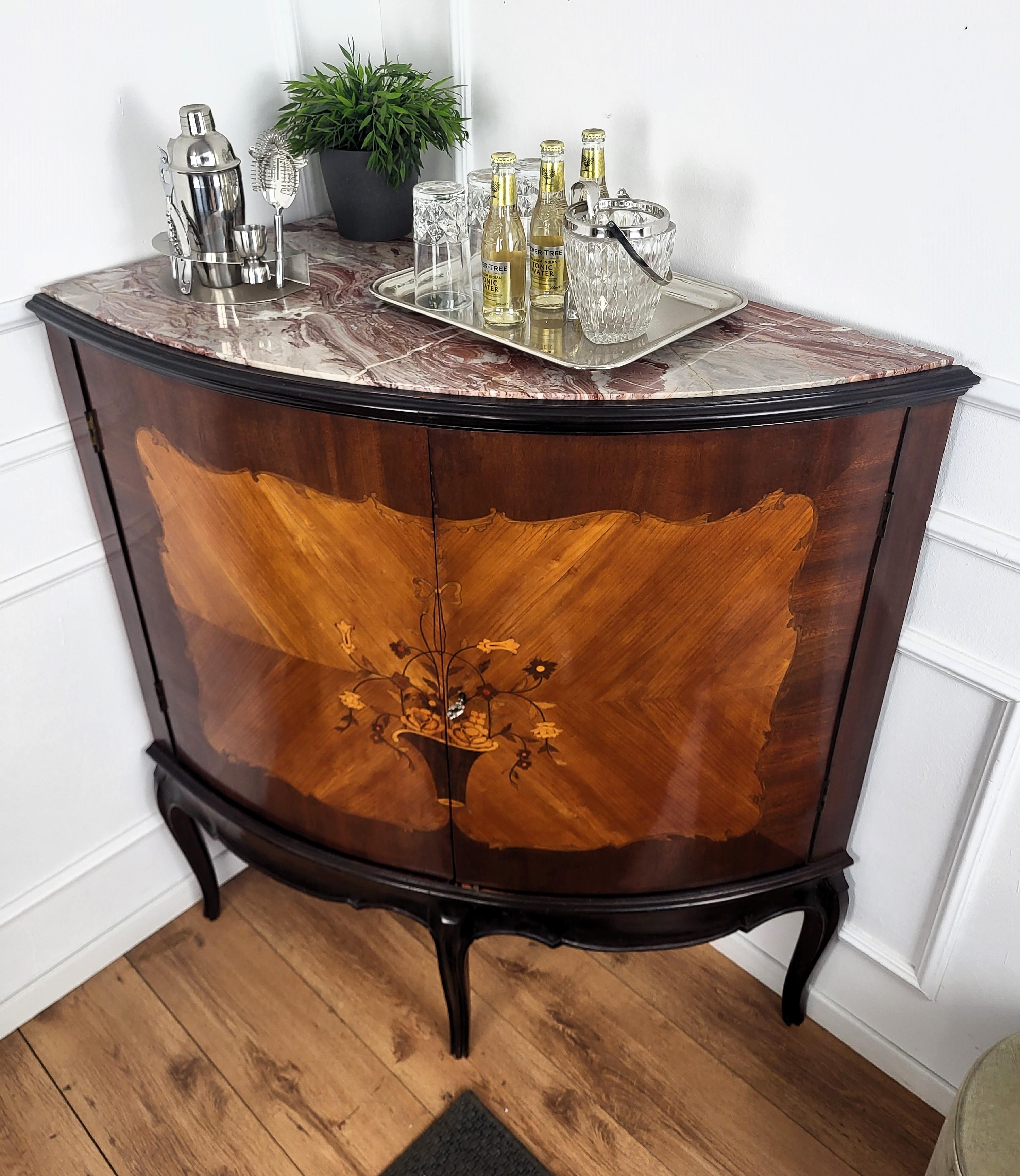 italien 1950s Italian Art Deco Italian Walnut Mirror Mosaic Marble Bar Corner Cabinet en vente