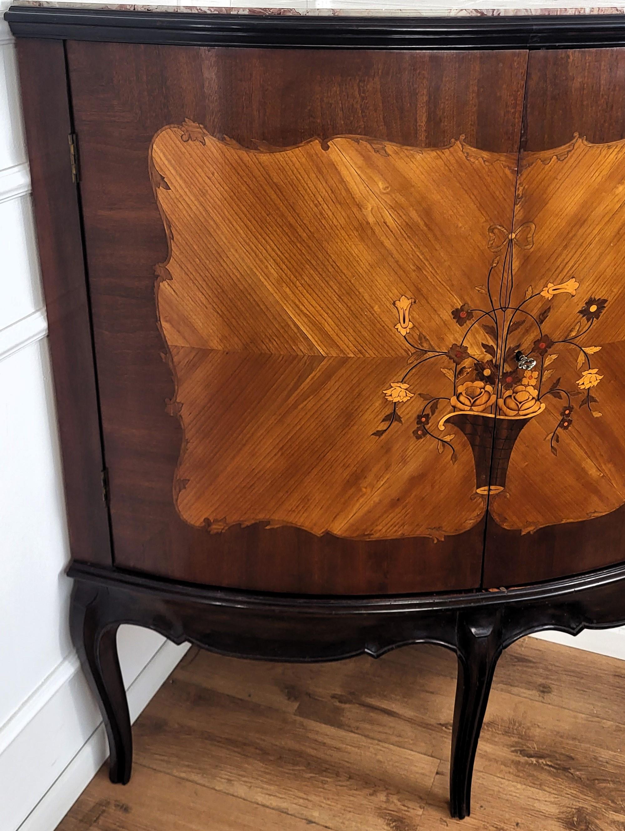 20ième siècle 1950s Italian Art Deco Italian Walnut Mirror Mosaic Marble Bar Corner Cabinet en vente