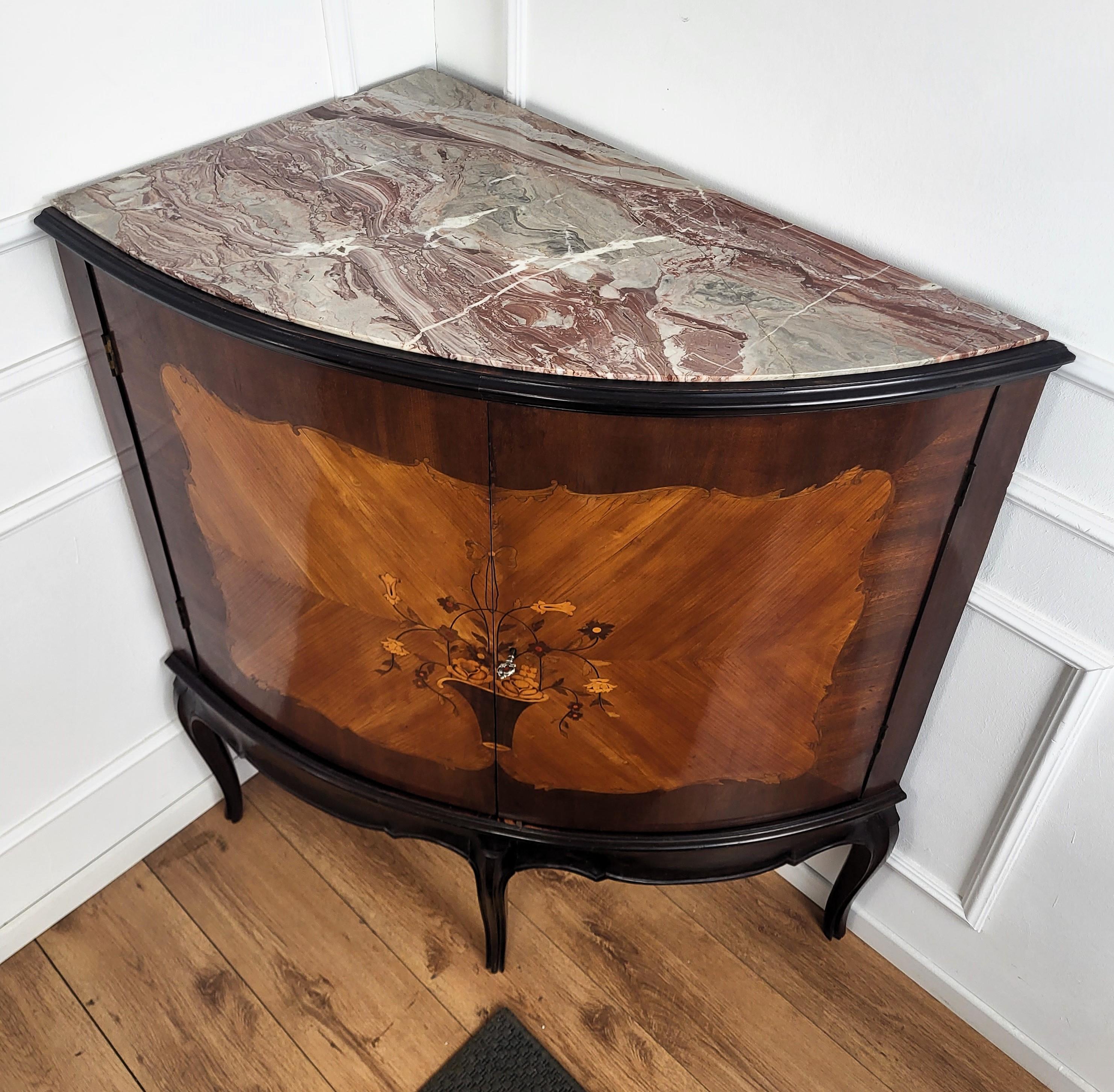 Laiton 1950s Italian Art Deco Italian Walnut Mirror Mosaic Marble Bar Corner Cabinet en vente