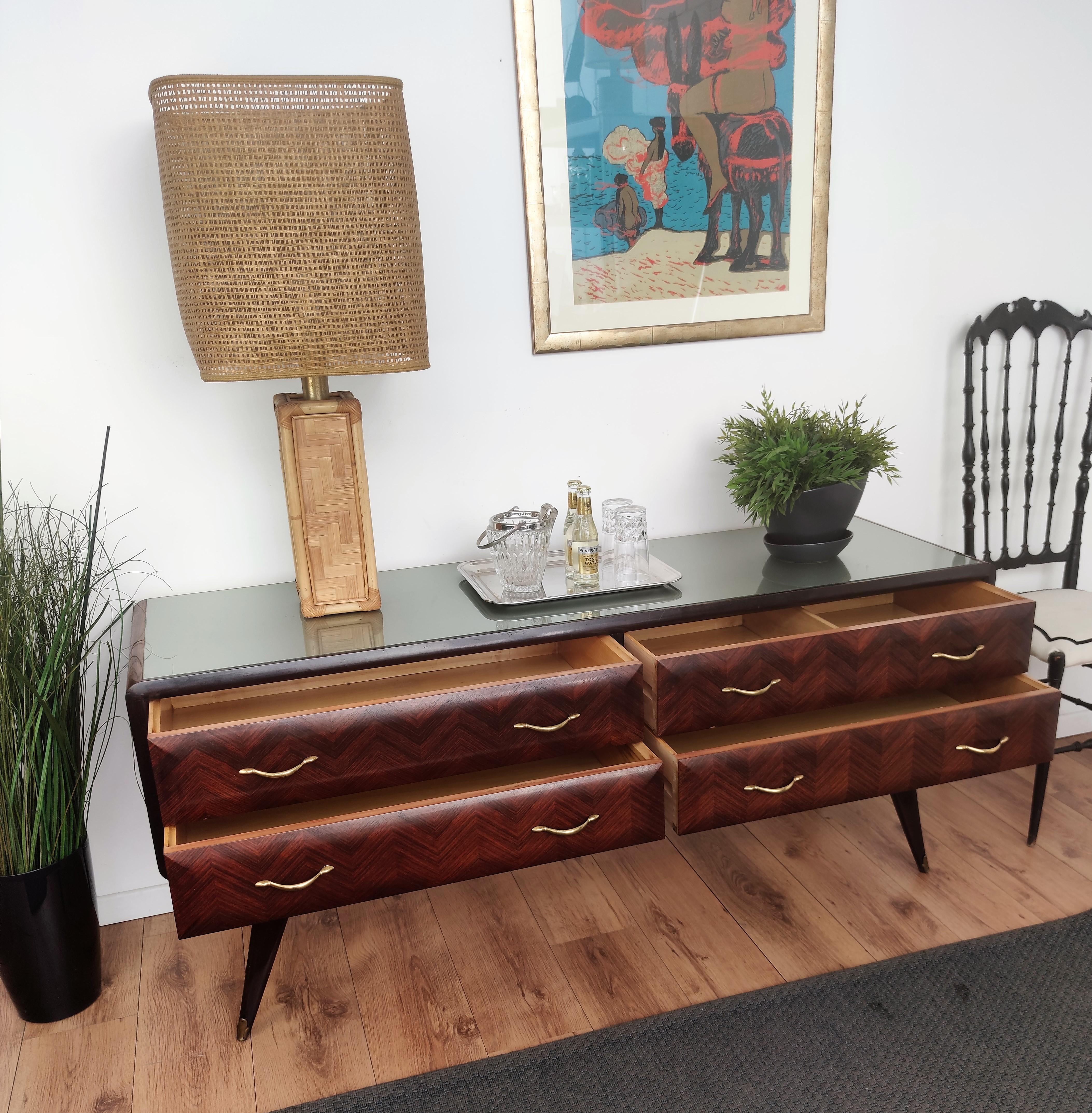 1950s Italian Art Deco Mid-Century Modern Wood Glass Brass Credenza Sideboard In Good Condition In Carimate, Como