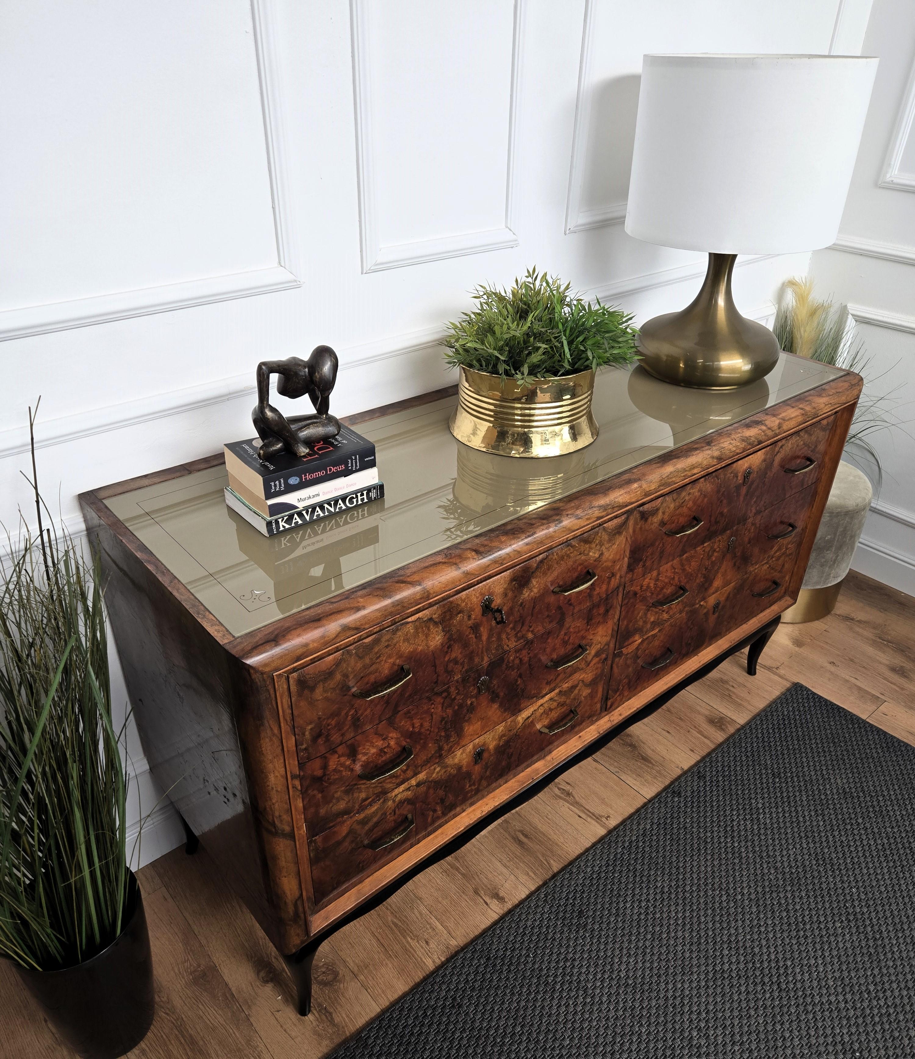 1950s Italian Art Deco Mid-Century Modern Wood Glass Brass Credenza Sideboard In Good Condition In Carimate, Como