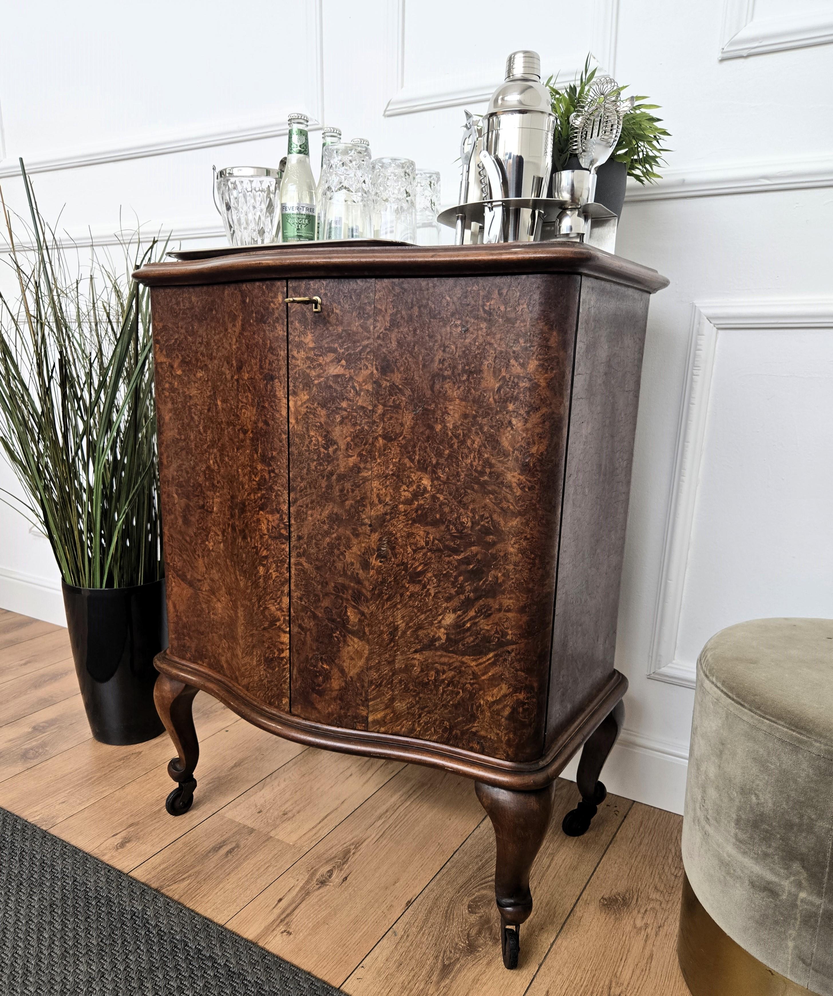 Art déco 1950s Italian Art Deco Mid-Century Wood Burl Dry Bar Cart Cabinet en vente