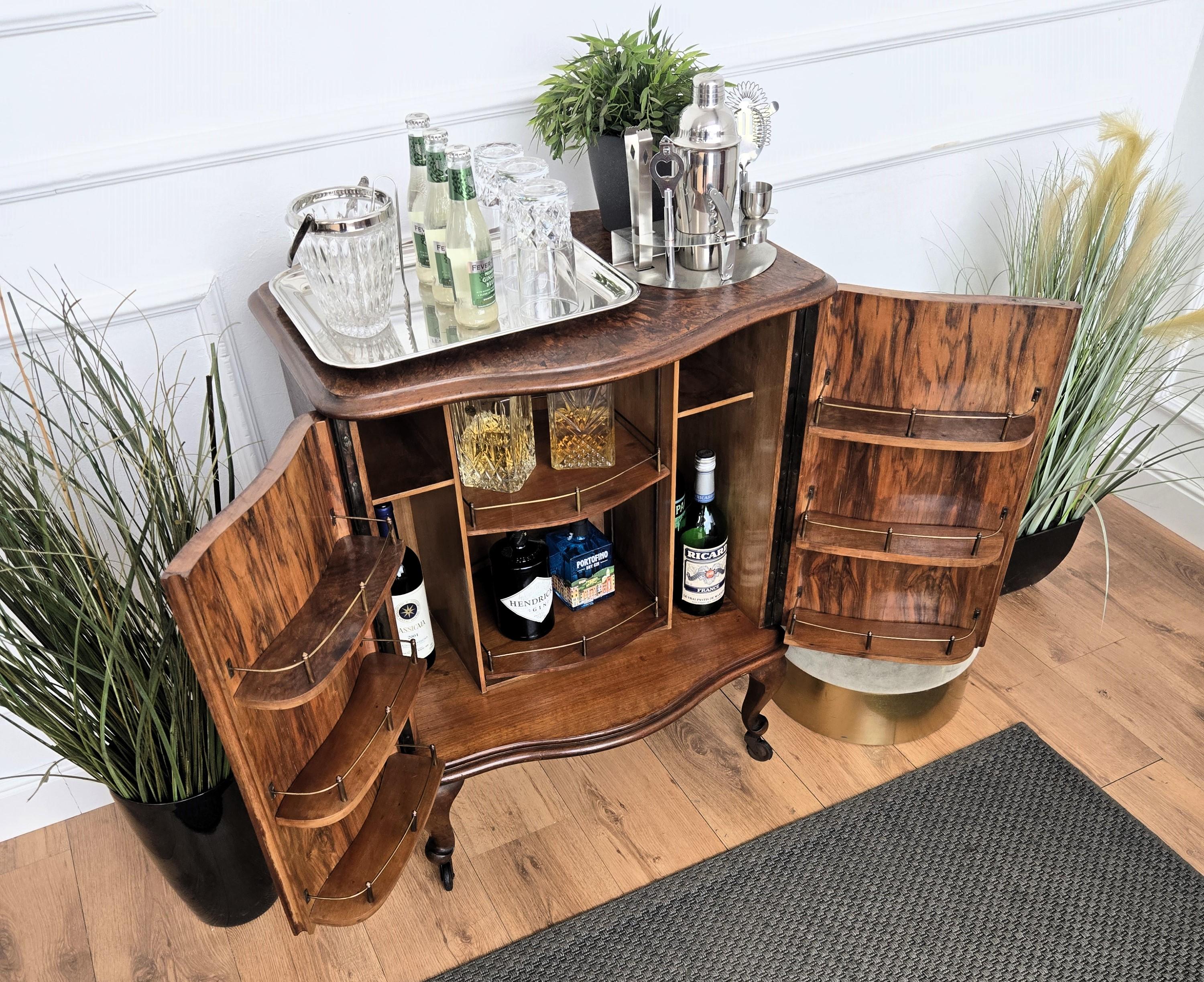 italien 1950s Italian Art Deco Mid-Century Wood Burl Dry Bar Cart Cabinet en vente