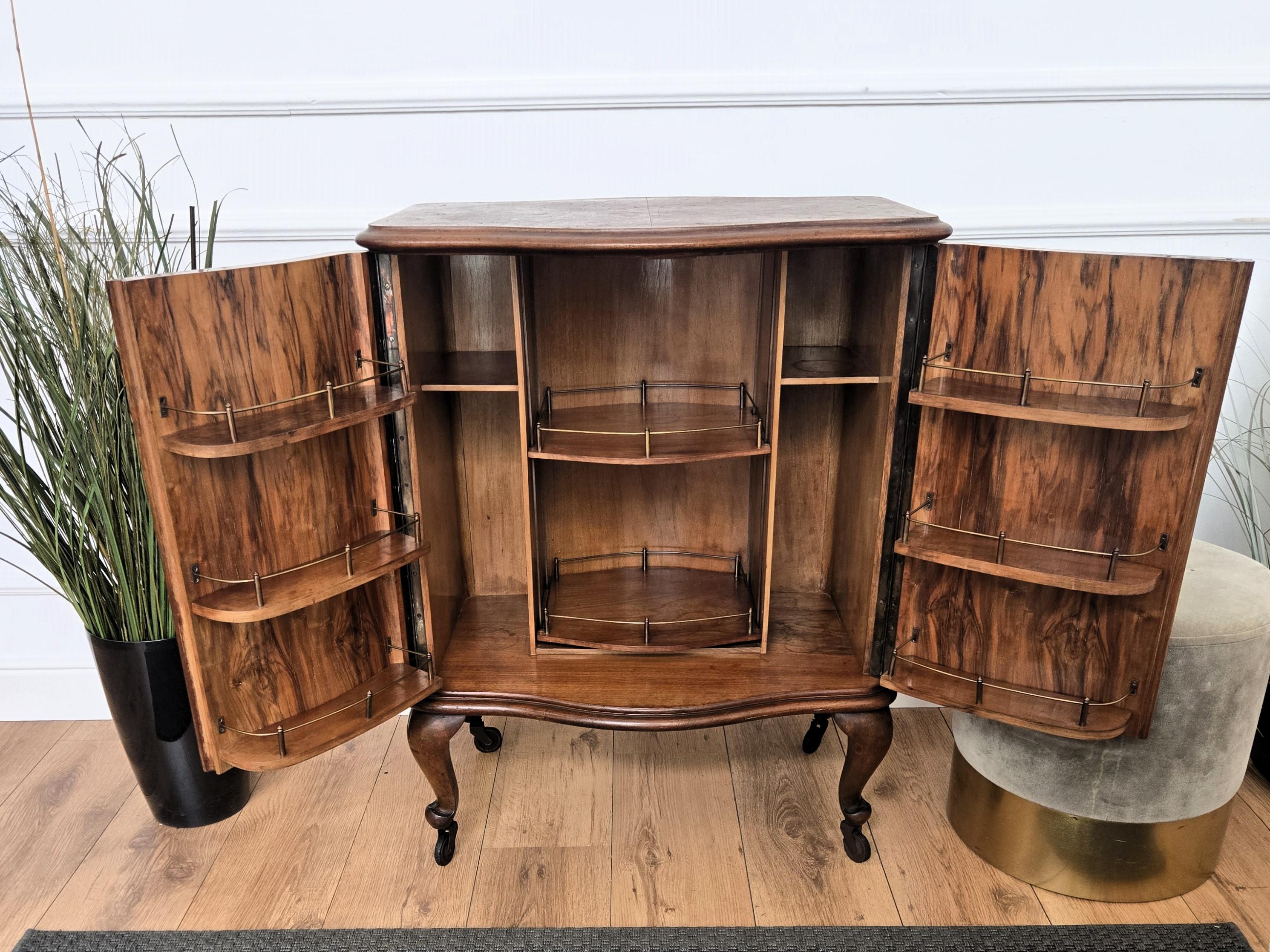 Bois 1950s Italian Art Deco Mid-Century Wood Burl Dry Bar Cart Cabinet en vente