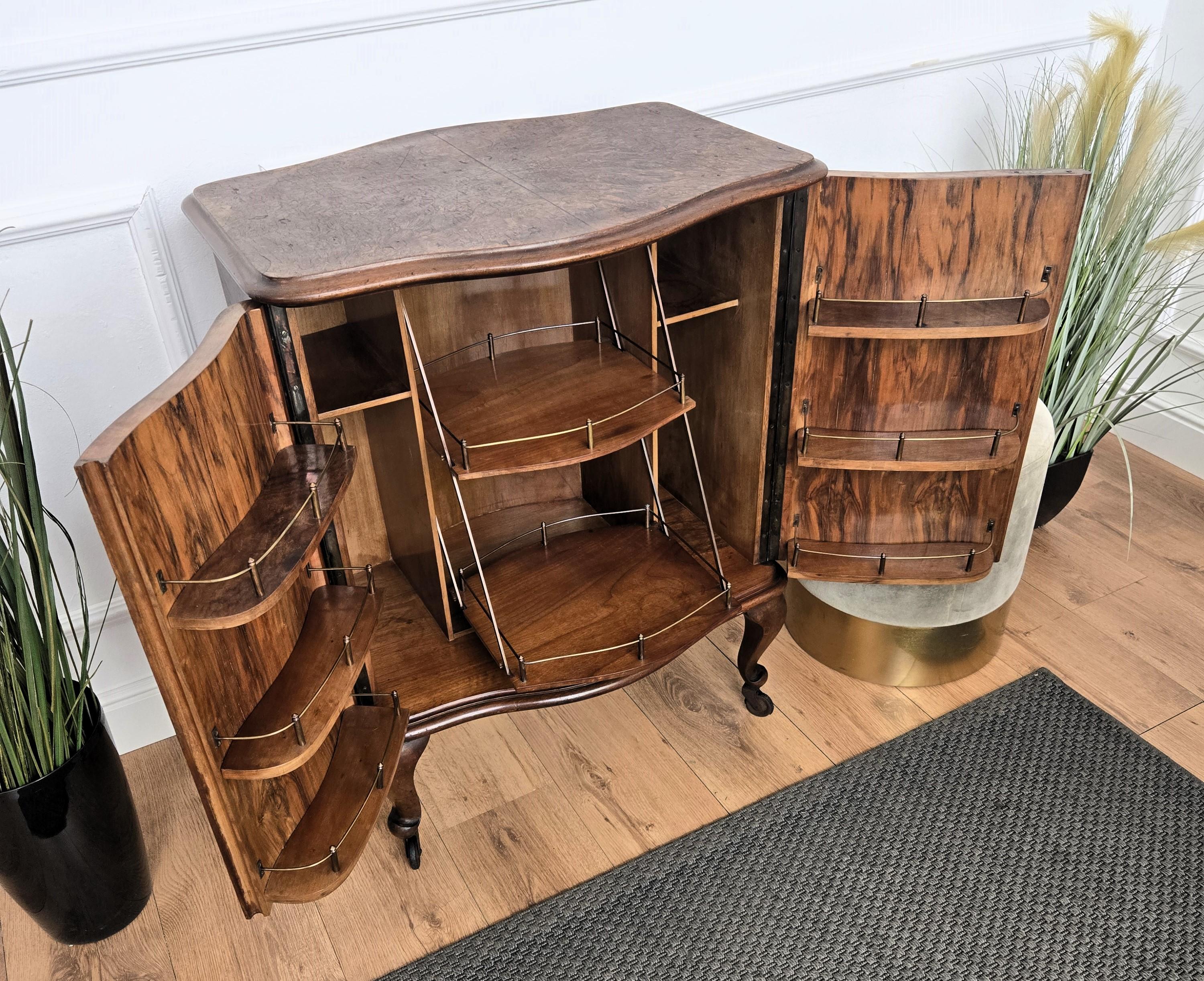 1950s Italian Art Deco Mid-Century Wood Burl Dry Bar Cart Cabinet en vente 1