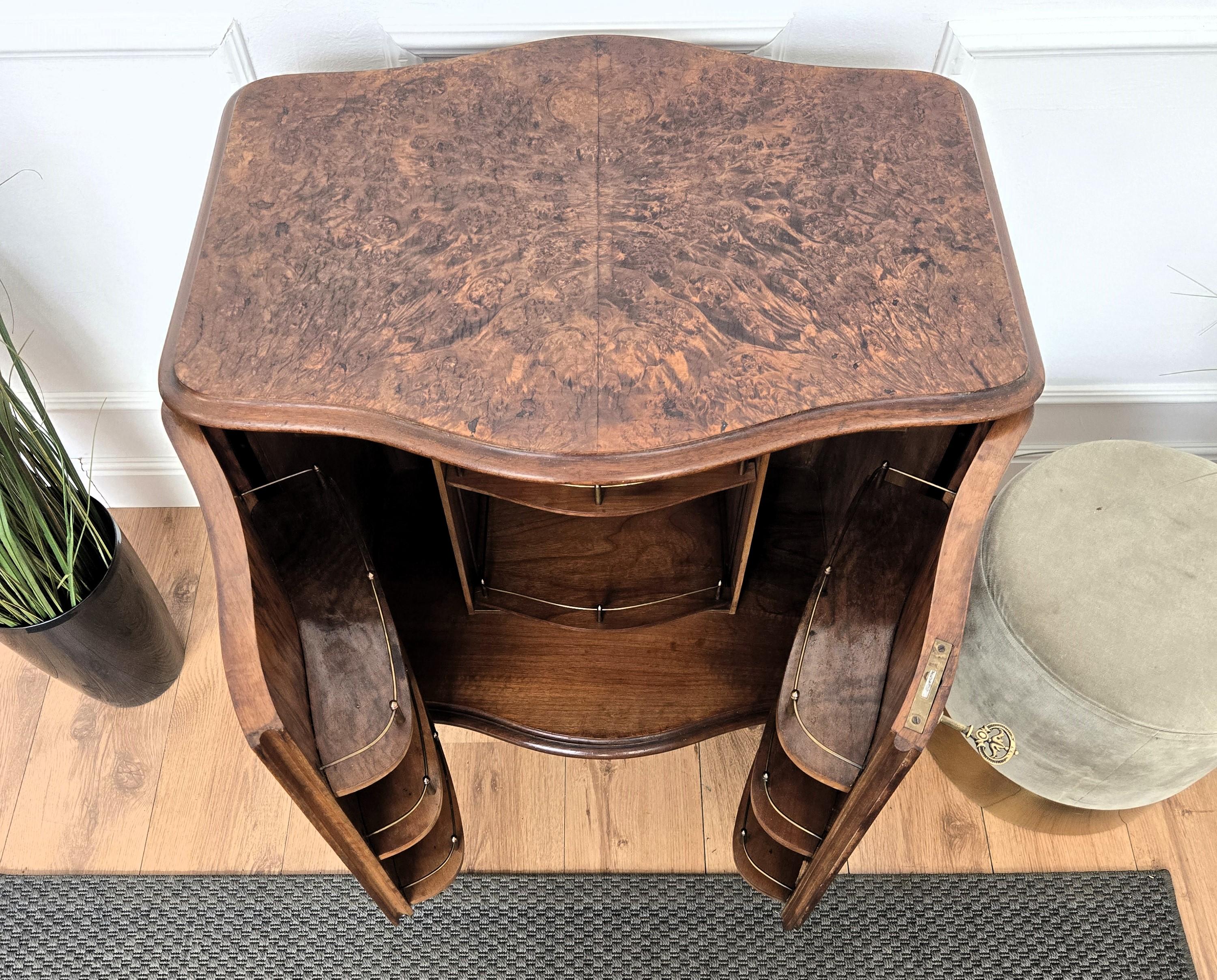 1950s Italian Art Deco Mid-Century Wood Burl Dry Bar Cart Cabinet en vente 2