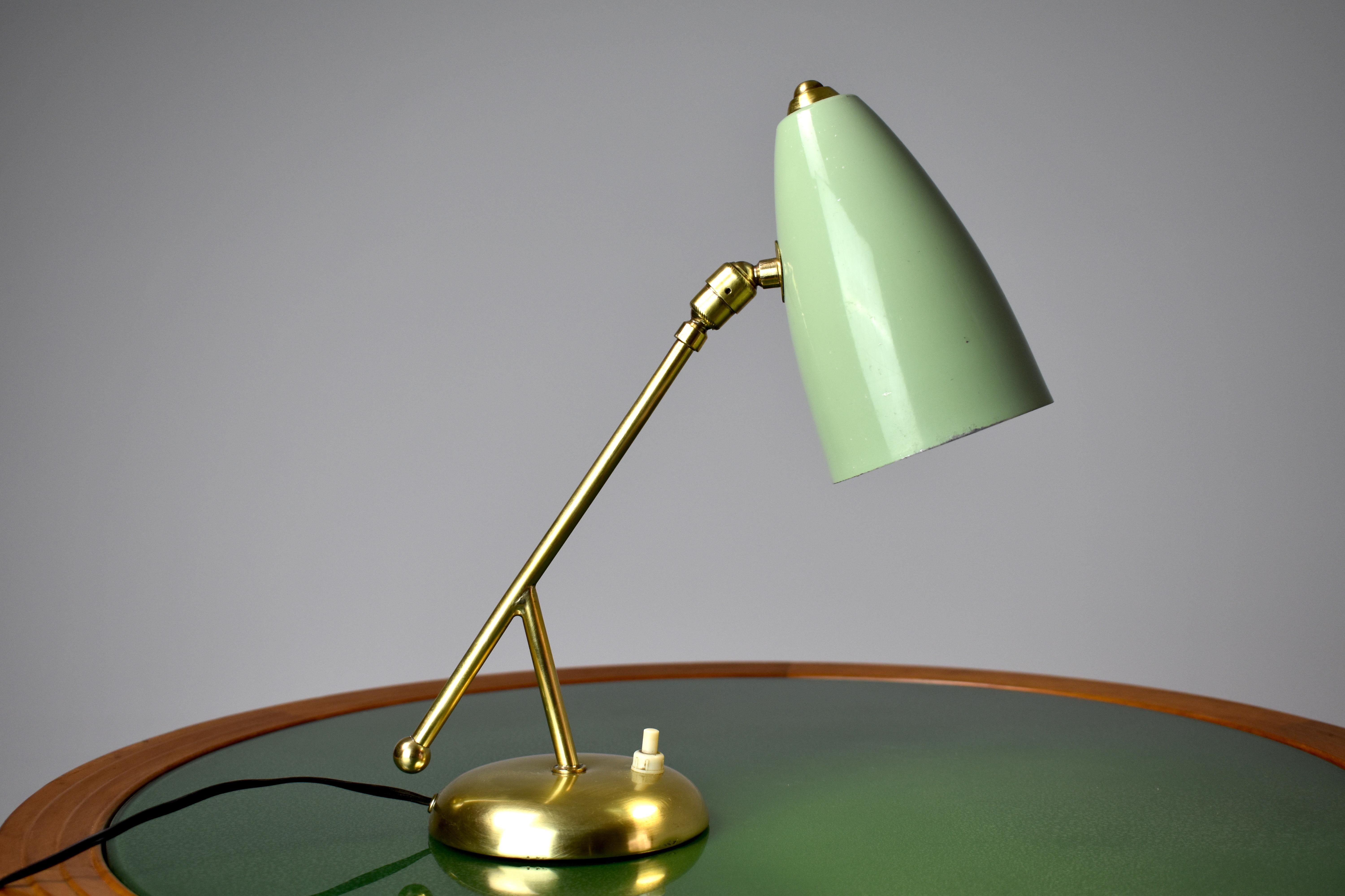 Mid-Century Modern Lampe de bureau articulée italienne des années 1950  en vente