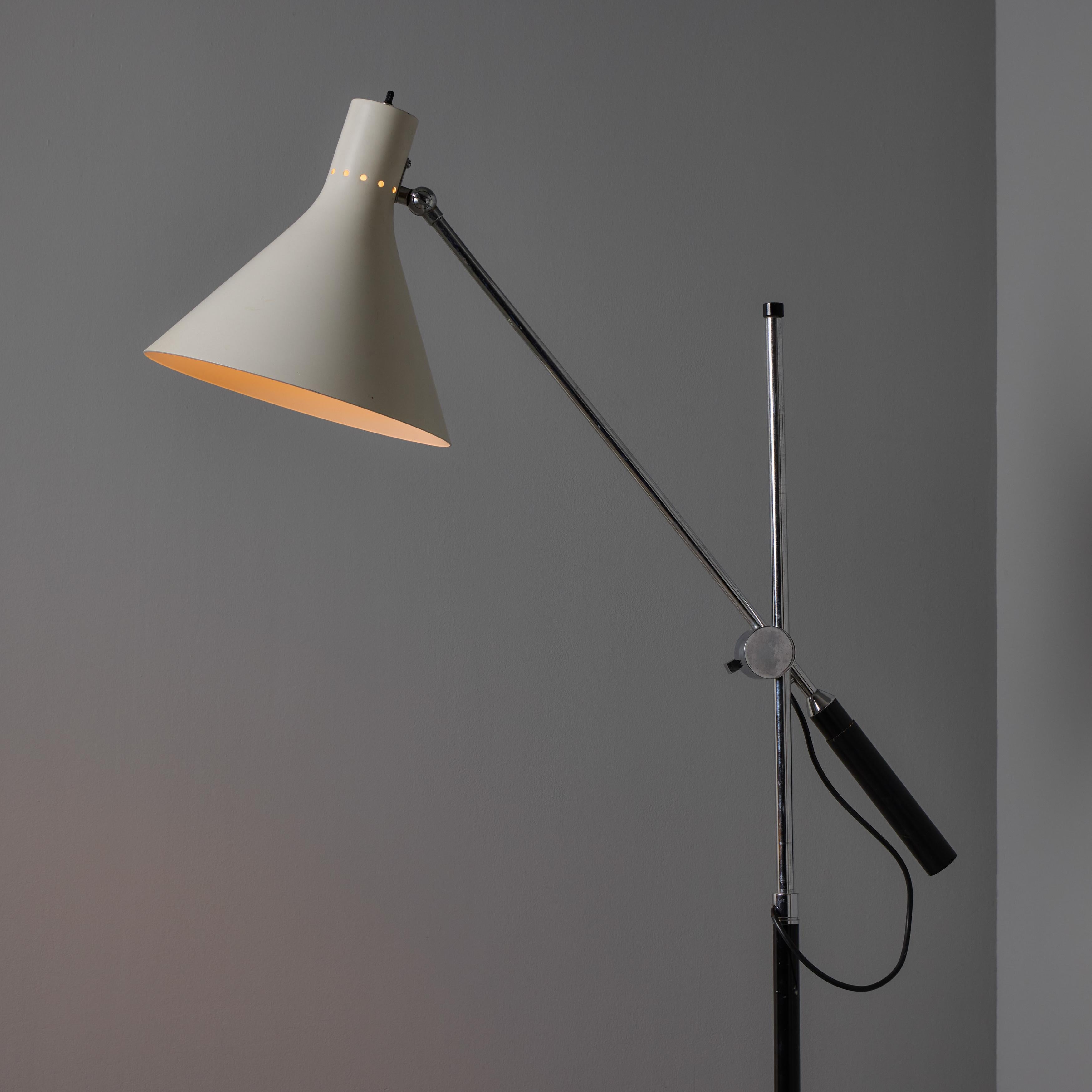 Smaltato Lampada da terra snodabile italiana degli anni '50 attribuita ad Arredoluce in vendita