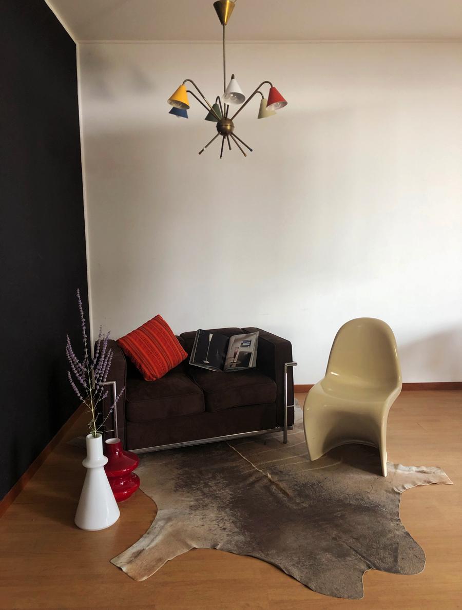 Vintage chandelier made in Italy. Brass body with five metal shades in different colors
Period: 1960s
Dimensions: 31.50 inches (80 cm) height, 29.50 inches (75 cm) diameter.
Dimension glasses metal cups 3.95 inches (10 cm) height, 4.75 inches (12
