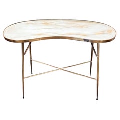 Tavolino italiano in ottone a forma di fagiolo degli anni ’50 con piano in vetro artistico