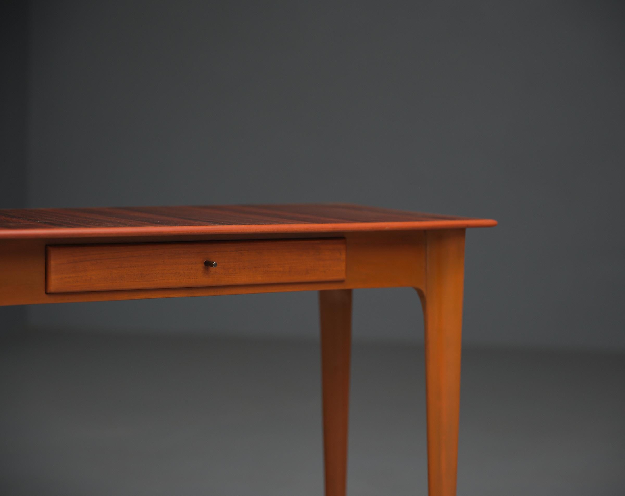 1950s Italian Bedside Tables - Exquisite Woodwork and Airy Design For Sale 5
