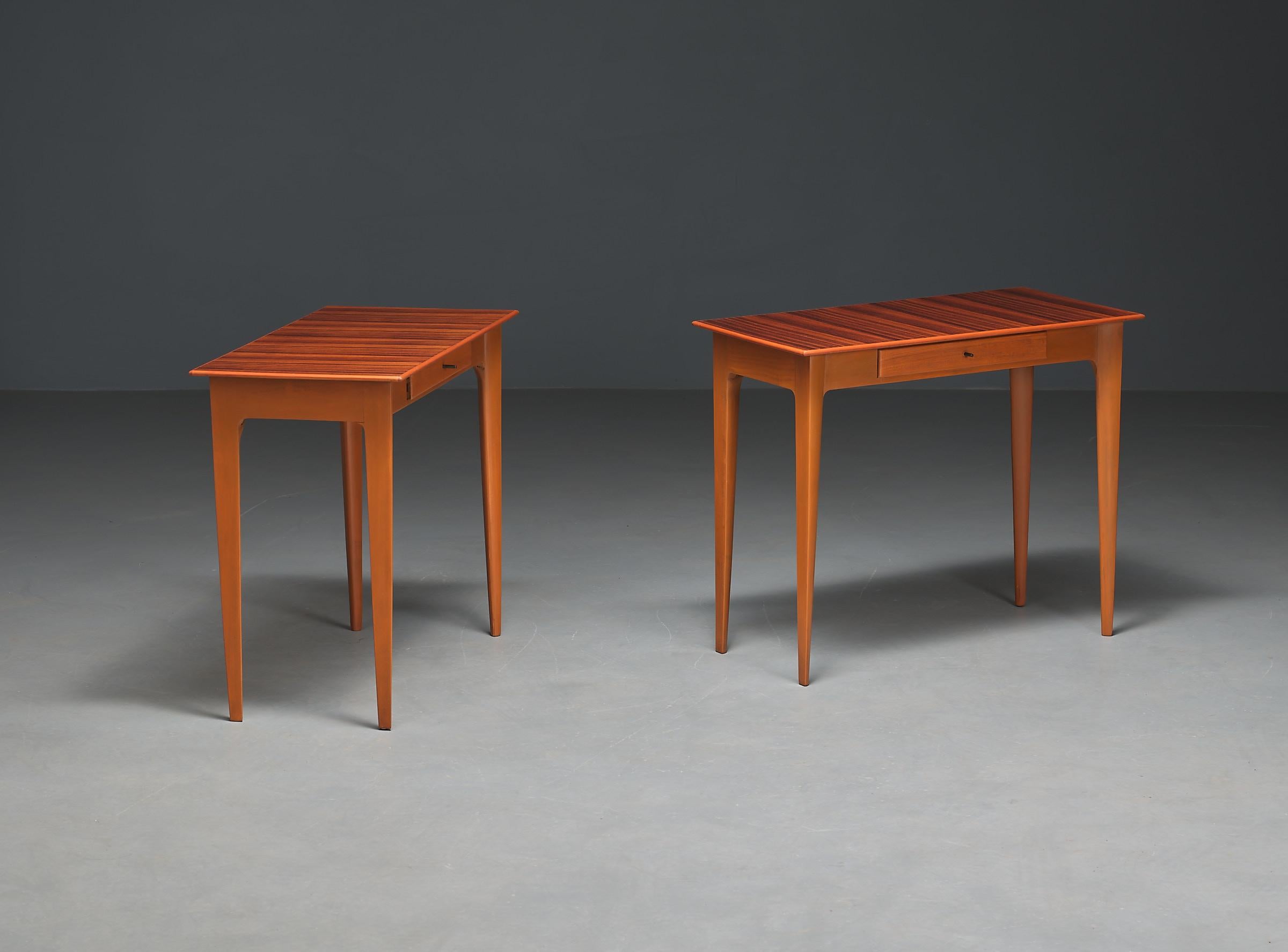1950s Italian Bedside Tables - Exquisite Woodwork and Airy Design In Good Condition For Sale In Rome, IT