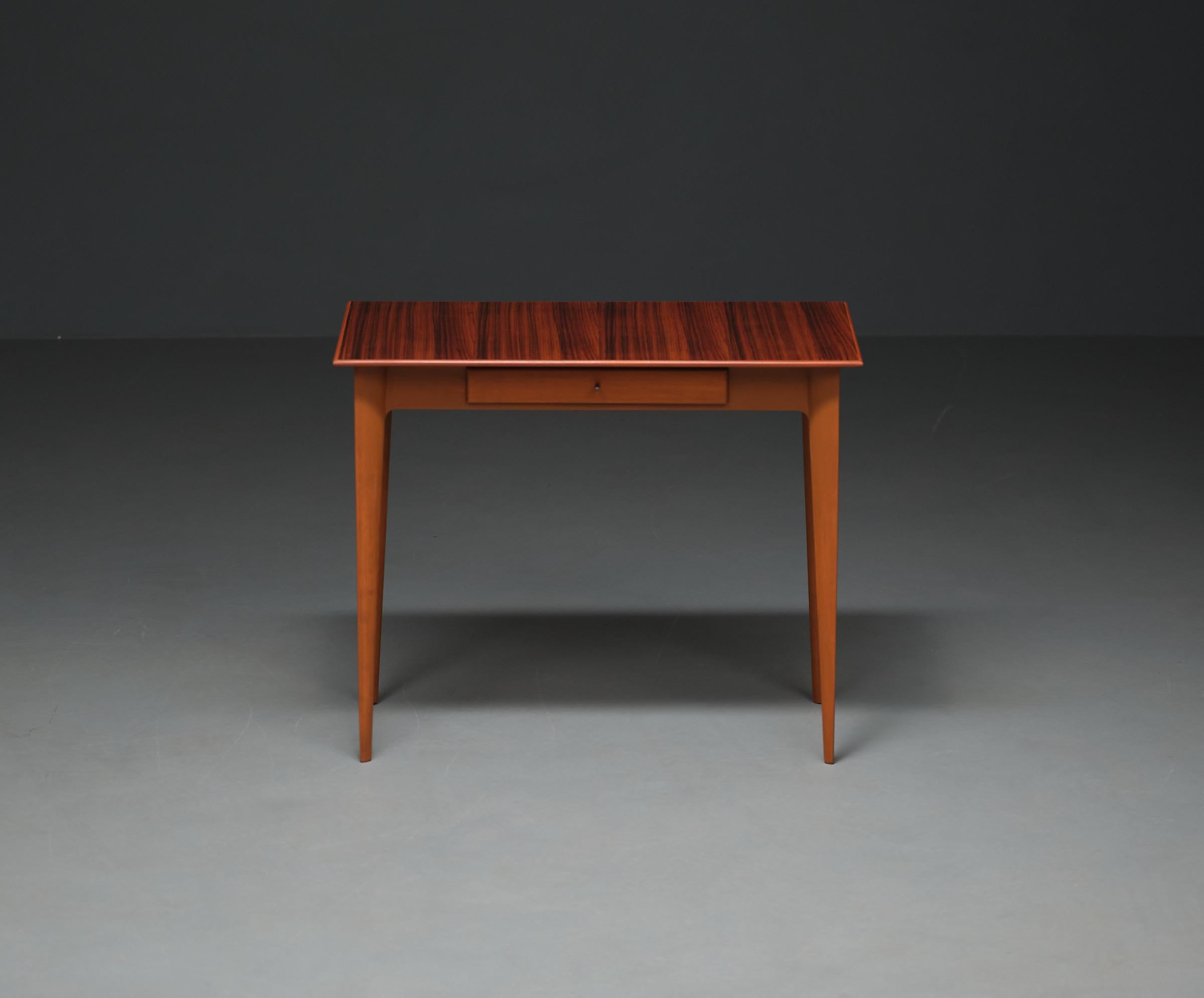 1950s Italian Bedside Tables - Exquisite Woodwork and Airy Design For Sale 2