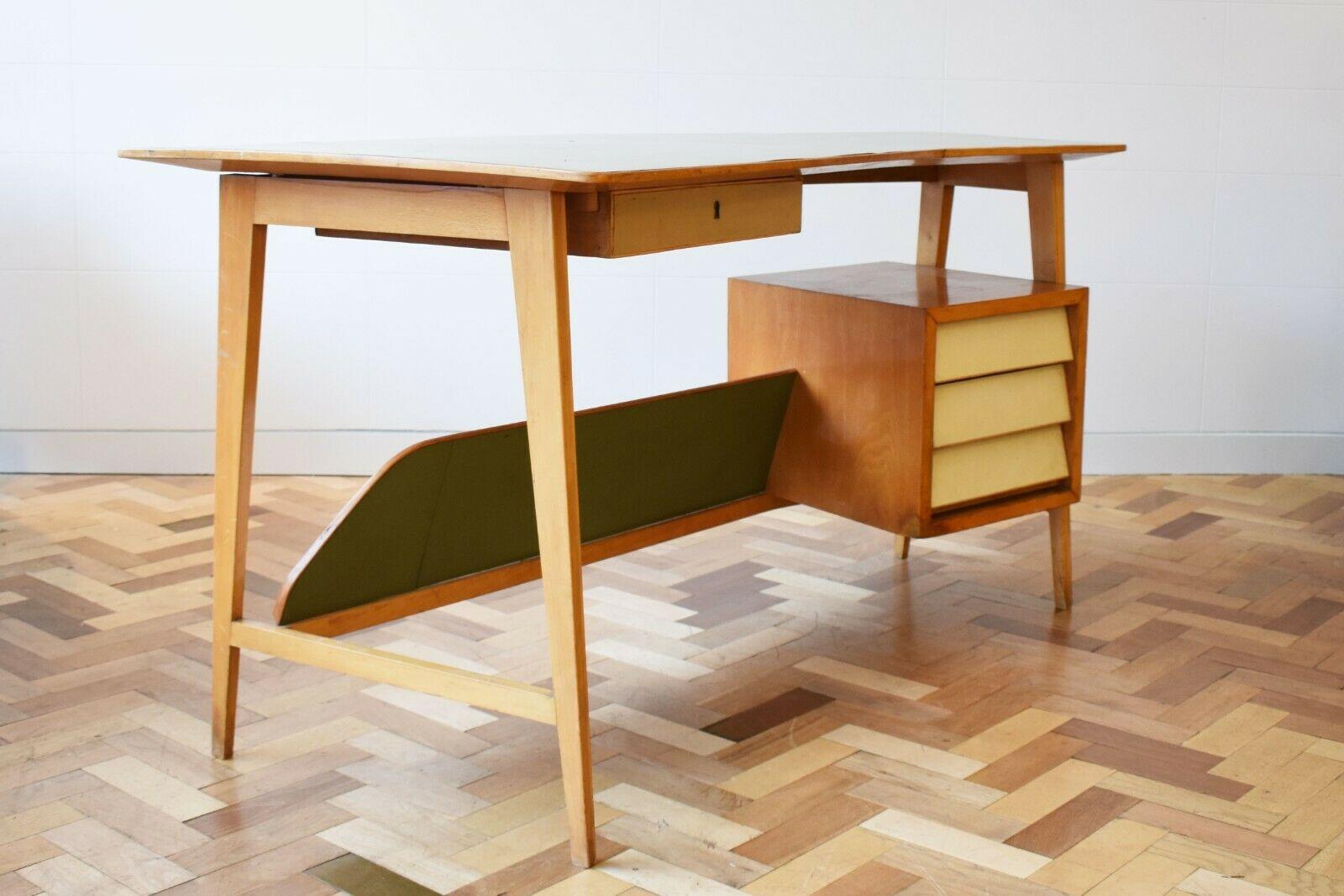 1950s Italian beechwood desk in the manner of Gio Ponti 

This very rare and beautiful desk features a shaped top inset with a green laminate writing surface, which sits above
recessed frieze drawer.

Alongside the frieze drawer, the desk also