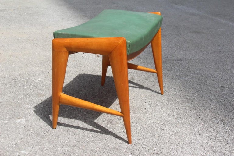 1950s Italian bench in maple and minimalist faux leather, to notice the section of the forms and the design really very interesting, very reminiscent of the style of Gio Ponti, Dassi Milano.