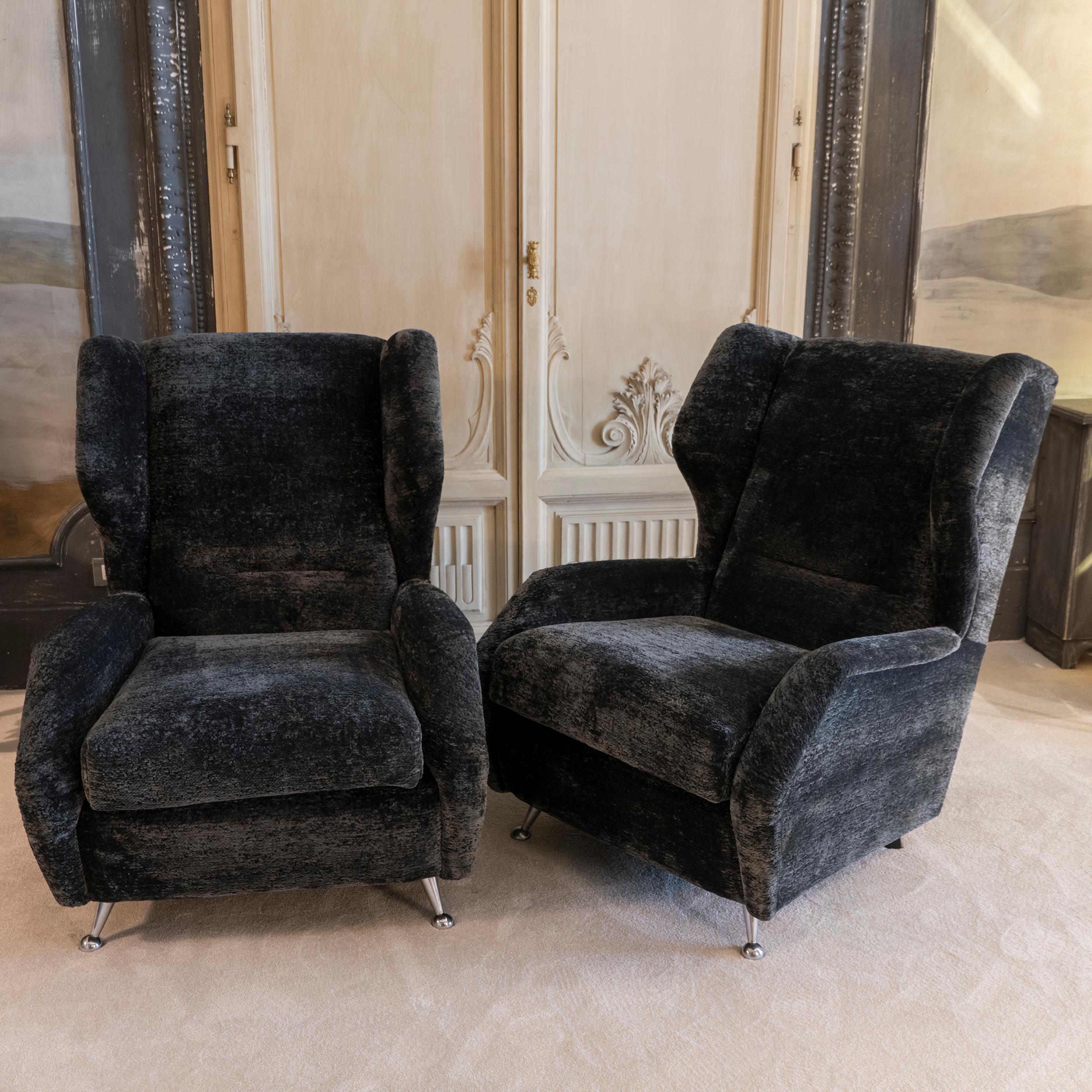Pair of 1950's Italian Bergere newly reupholstered in gun metal grey chenille velvet, back feet in black wood and front feet in chrome.