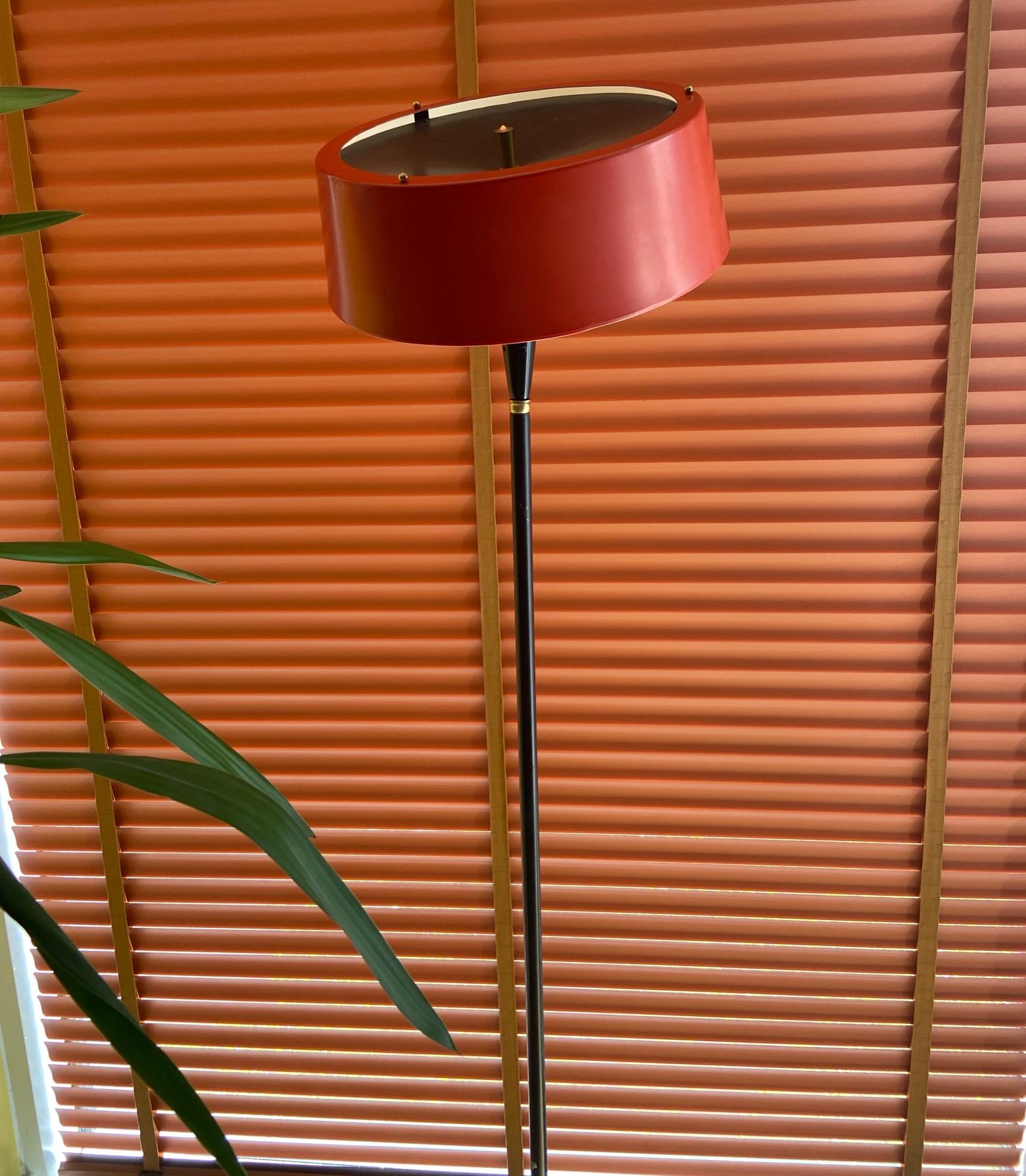 1950's Italian black and brass floor lamp with tilting red shade, manner of Lumi For Sale 4