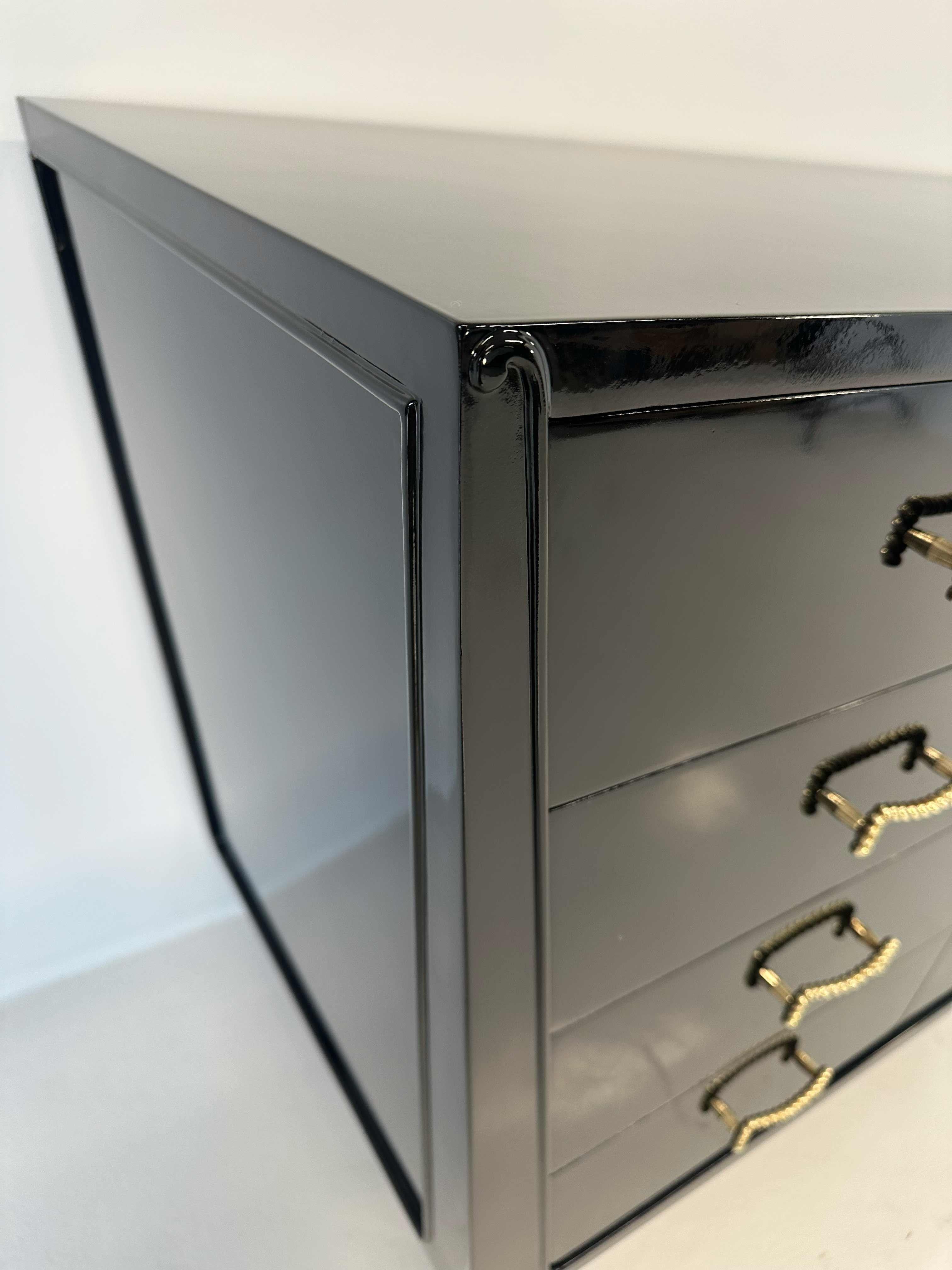 Credenza italiana anni '50 laccata nera in stile Art Déco con dettagli in ottone in vendita 4