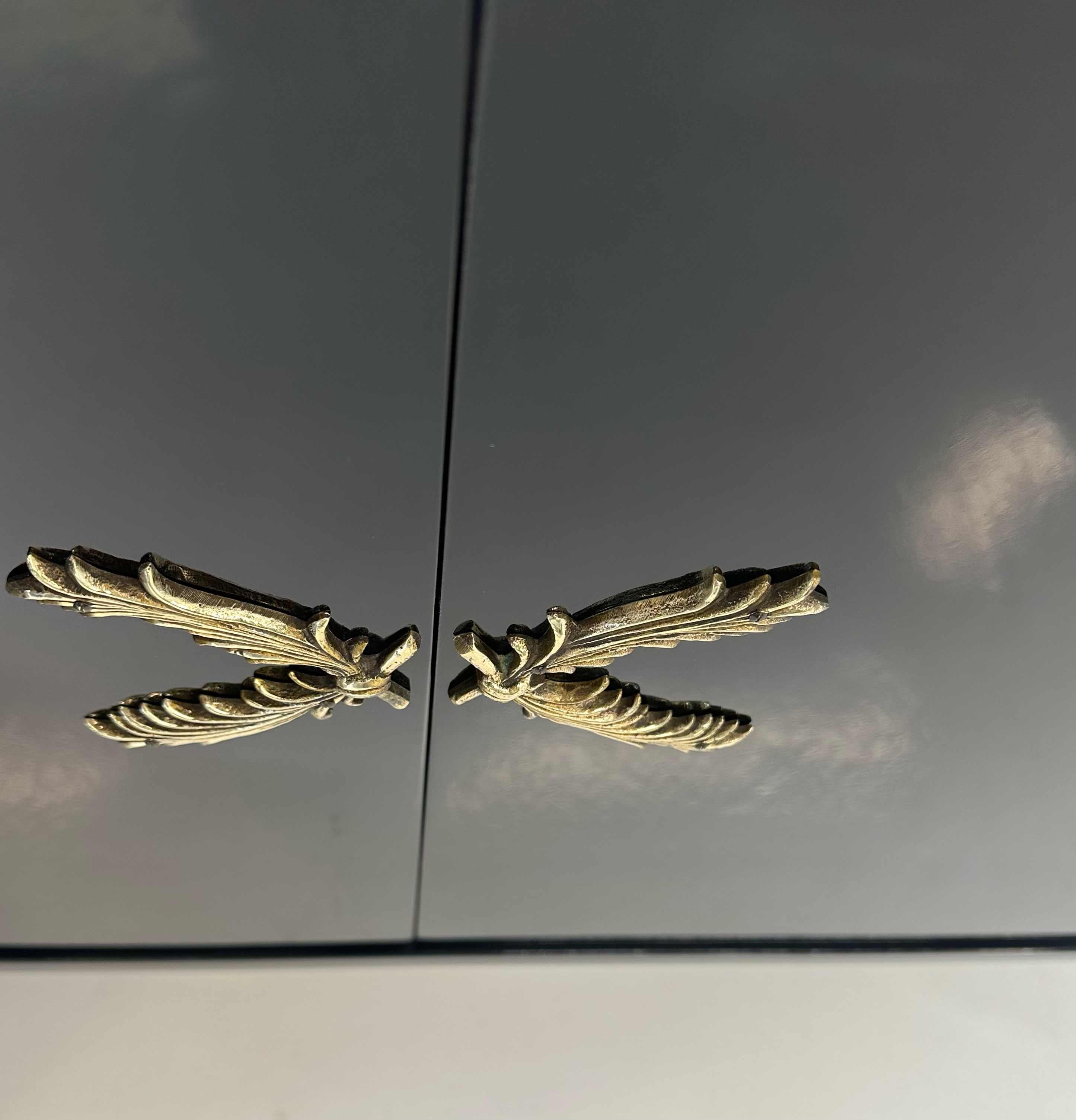 Credenza italiana anni '50 laccata nera in stile Art Déco con dettagli in ottone in vendita 2