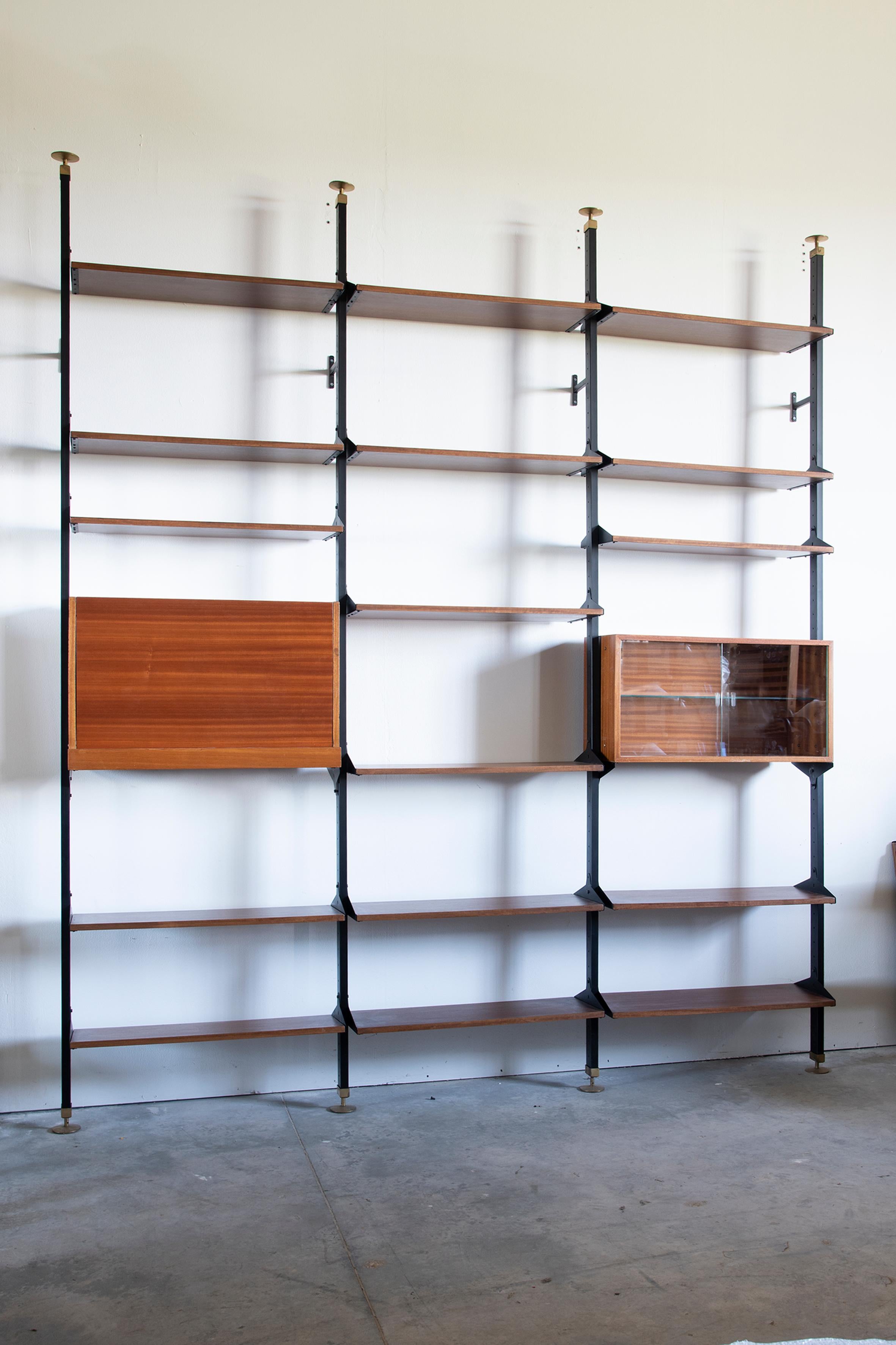 1950s Italian Bookcase with Wood, Brass and Metal finsh with Adjustable Shelves For Sale 9