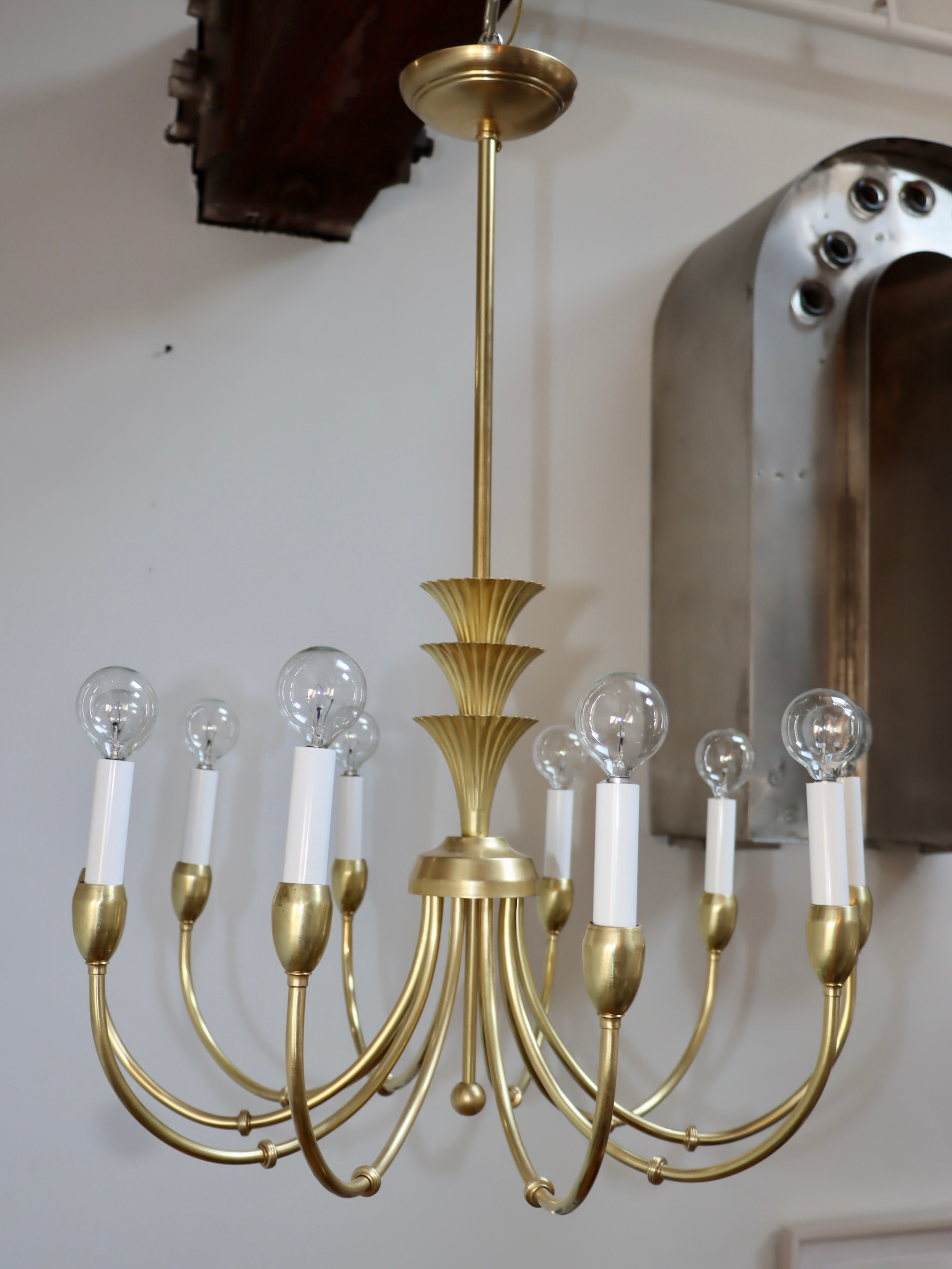 1950s Mid-Century Modern solid brass Italian chandelier in the style of Gio Ponti, fully restored and newly professionally rewired, ready to use with minor wear and patina due to age and use.
