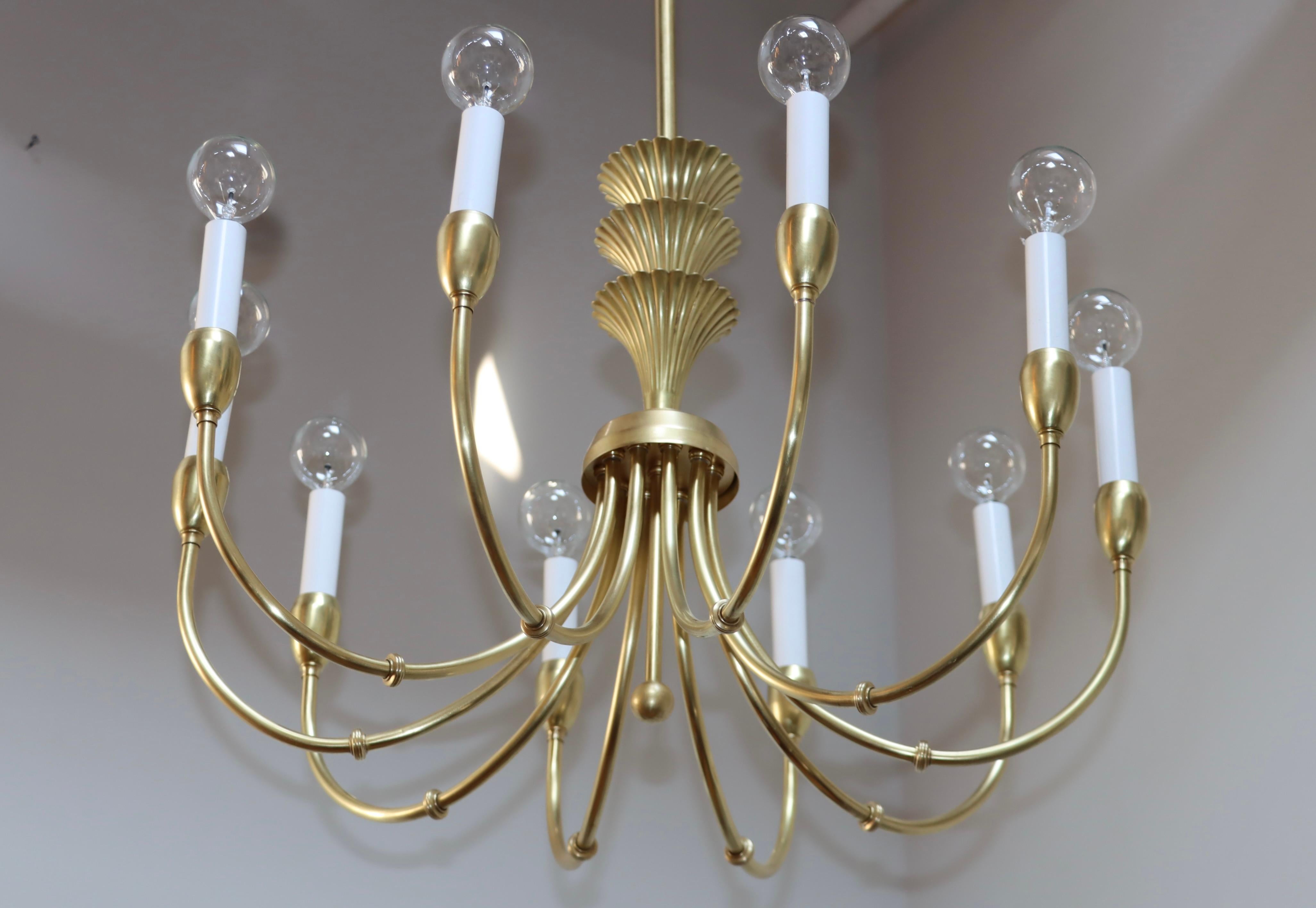 1950s Italian Brass 10 Arm Chandelier in the Style of Gio Ponti In Good Condition For Sale In New York, NY