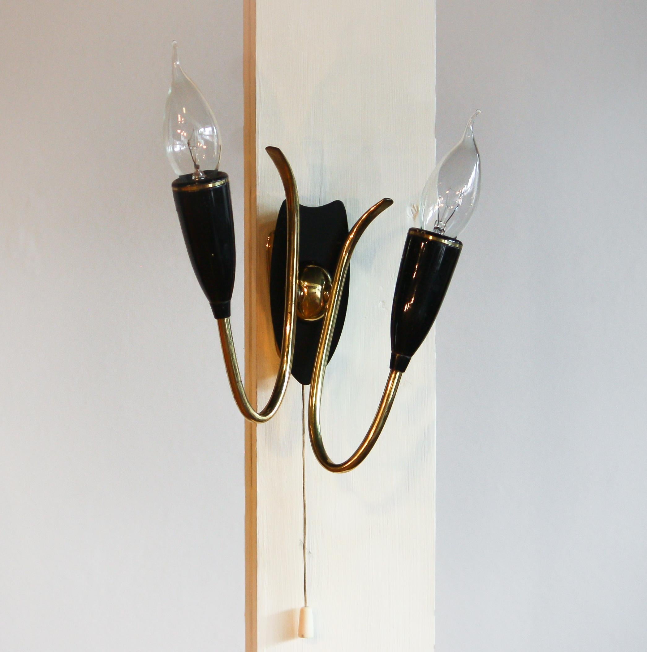 Mid-20th Century 1950s, Italian Brass and Bakelite Wall Light For Sale