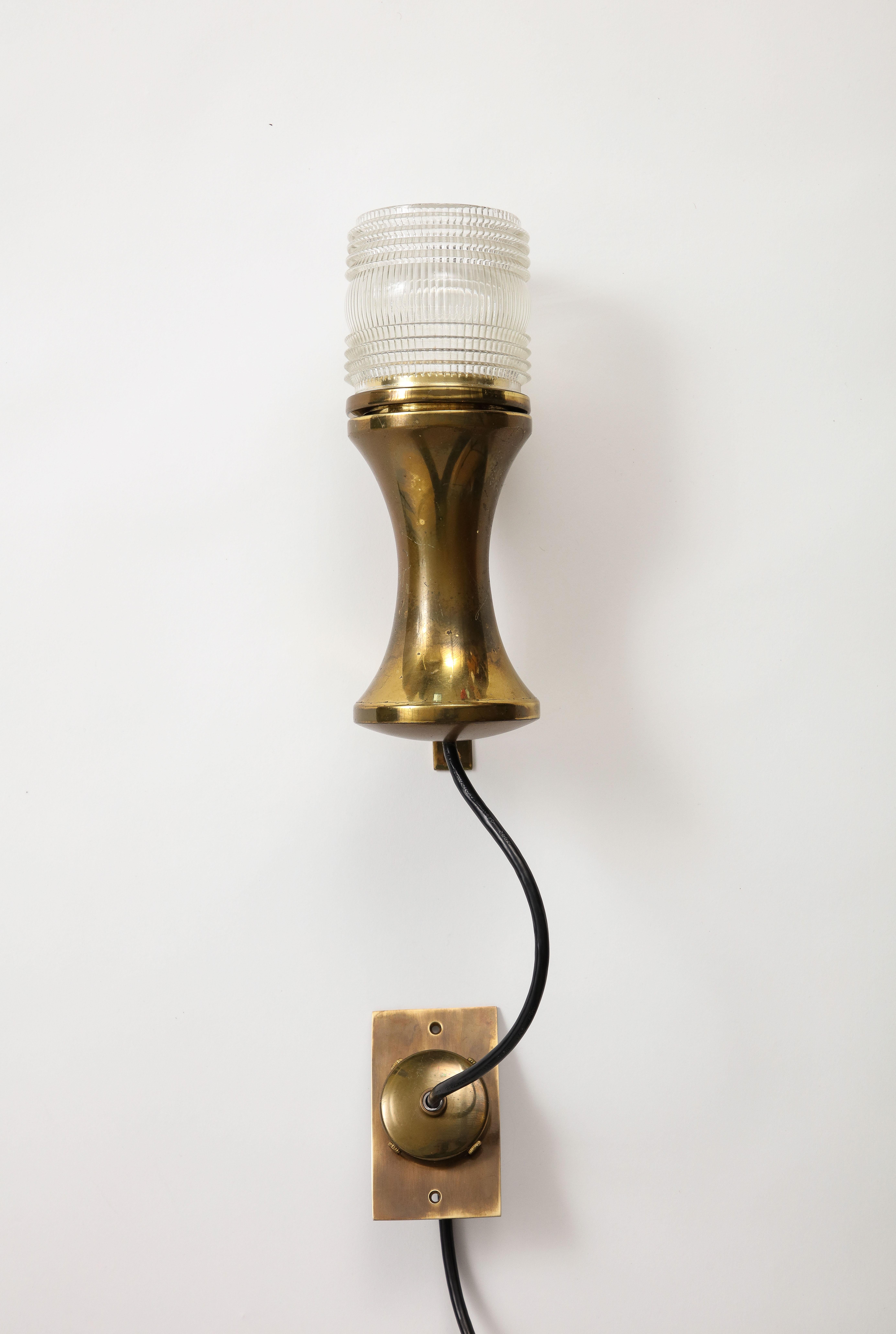 Mid-Century Modern 1950s Italian Brass and Molded Glass Sconce by Tito Agnoli for Oluce For Sale
