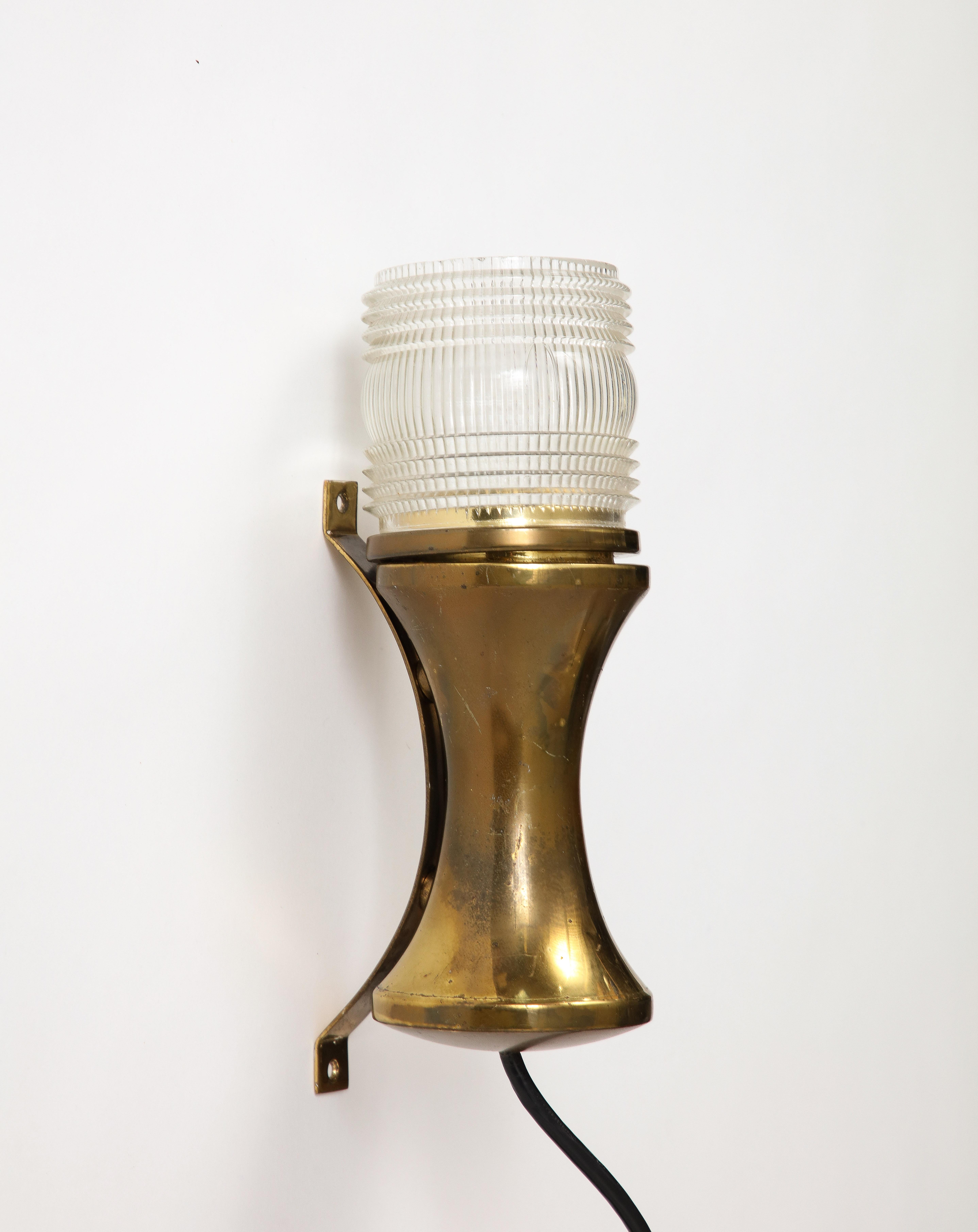 Mid-20th Century 1950s Italian Brass and Molded Glass Sconce by Tito Agnoli for Oluce For Sale